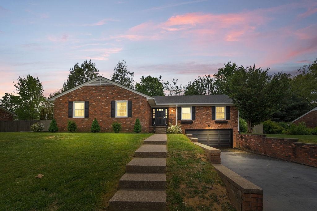 2028 Crestwood Dr, Owensboro, Kentucky 42301, 3 Bedrooms Bedrooms, ,2 BathroomsBathrooms,Single Family Residence,For Sale,Crestwood Dr,94606