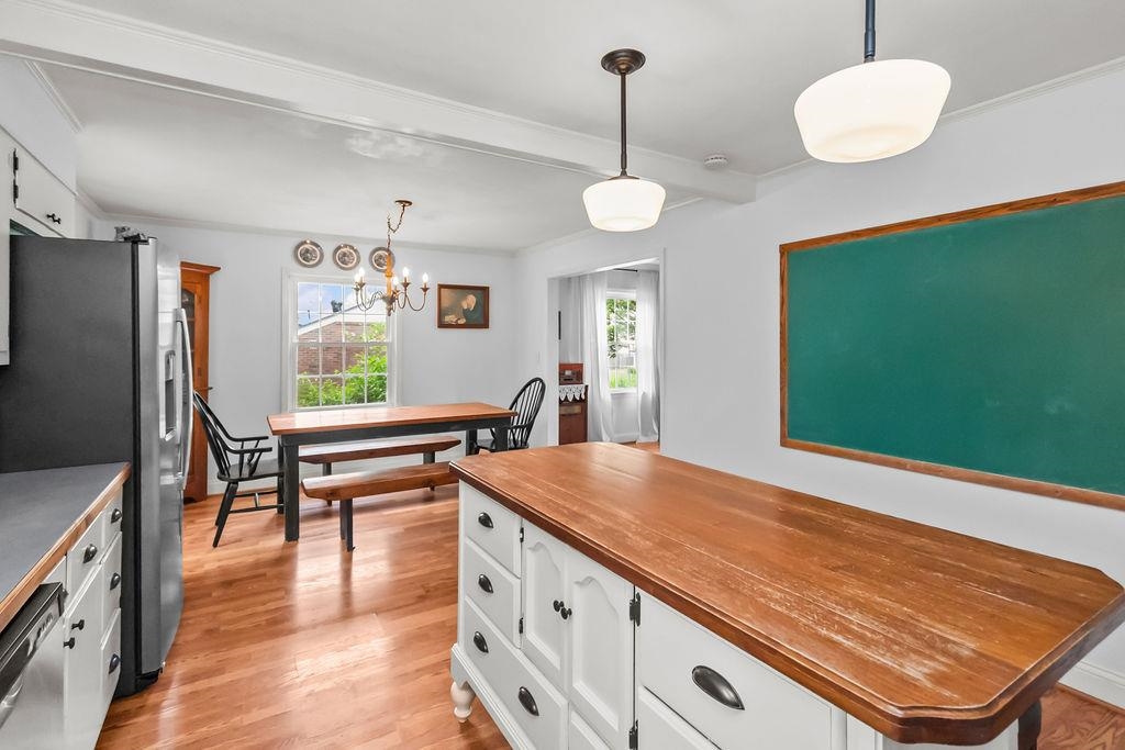 2028 Crestwood Dr, Owensboro, Kentucky 42301, 3 Bedrooms Bedrooms, ,2 BathroomsBathrooms,Single Family Residence,For Sale,Crestwood Dr,94606