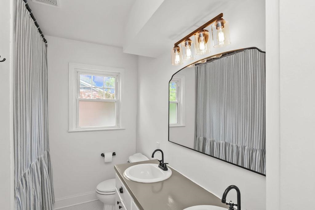 2028 Crestwood Dr, Owensboro, Kentucky 42301, 3 Bedrooms Bedrooms, ,2 BathroomsBathrooms,Single Family Residence,For Sale,Crestwood Dr,94606