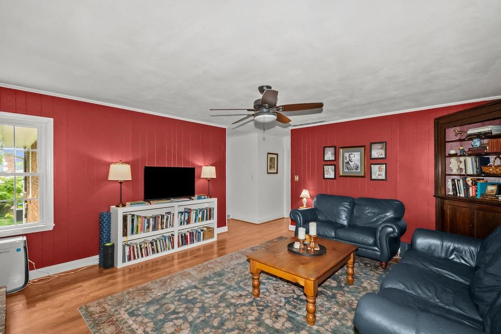 2028 Crestwood Dr, Owensboro, Kentucky 42301, 3 Bedrooms Bedrooms, ,2 BathroomsBathrooms,Single Family Residence,For Sale,Crestwood Dr,94606