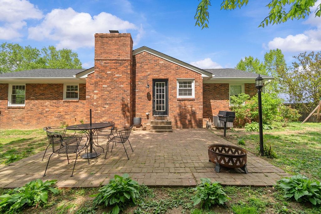 2028 Crestwood Dr, Owensboro, Kentucky 42301, 3 Bedrooms Bedrooms, ,2 BathroomsBathrooms,Single Family Residence,For Sale,Crestwood Dr,94606