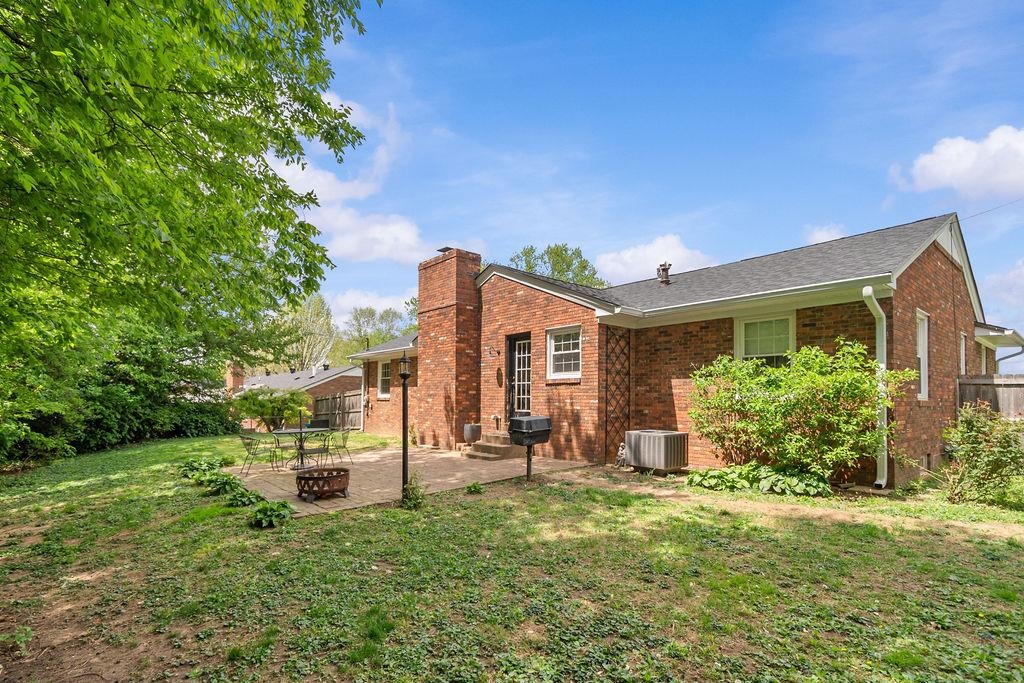 2028 Crestwood Dr, Owensboro, Kentucky 42301, 3 Bedrooms Bedrooms, ,2 BathroomsBathrooms,Single Family Residence,For Sale,Crestwood Dr,94606