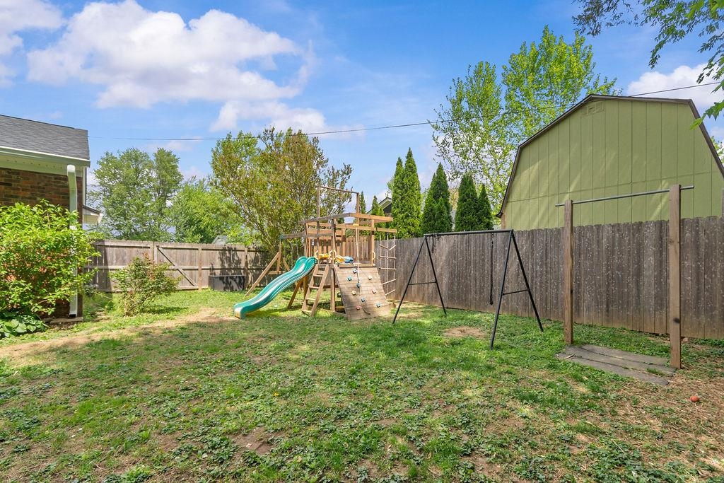 2028 Crestwood Dr, Owensboro, Kentucky 42301, 3 Bedrooms Bedrooms, ,2 BathroomsBathrooms,Single Family Residence,For Sale,Crestwood Dr,94606