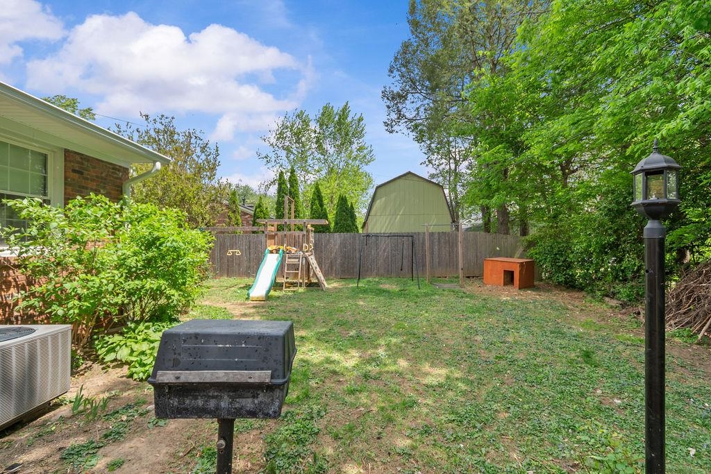 2028 Crestwood Dr, Owensboro, Kentucky 42301, 3 Bedrooms Bedrooms, ,2 BathroomsBathrooms,Single Family Residence,For Sale,Crestwood Dr,94606