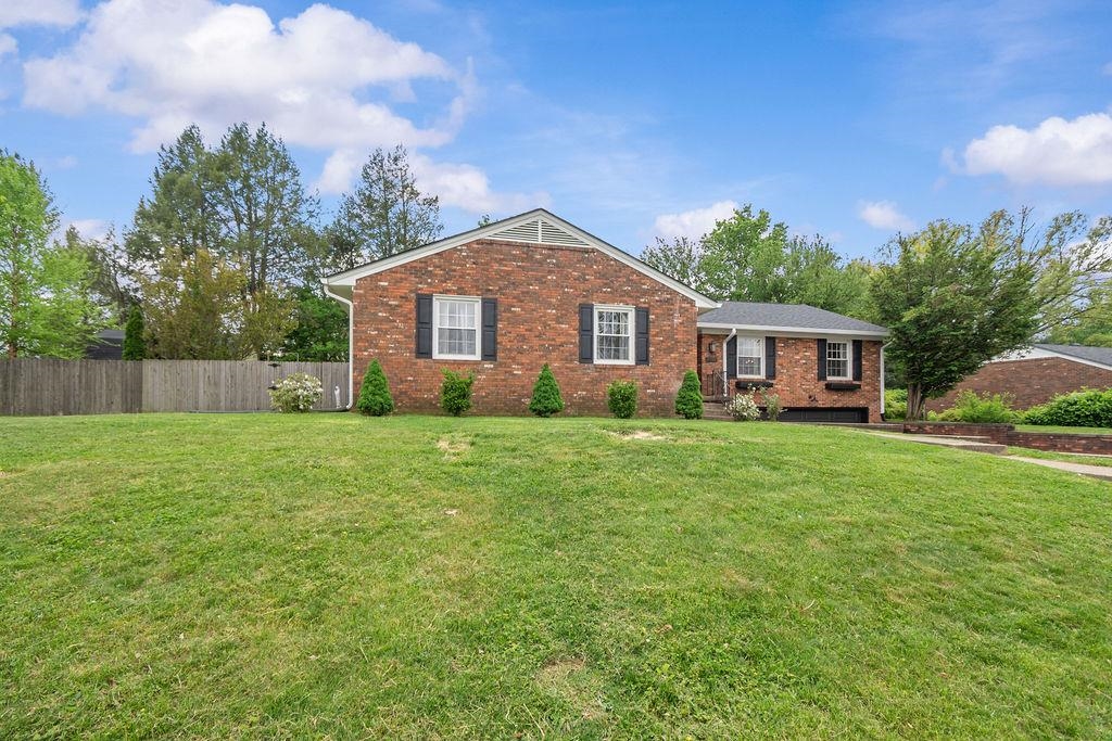 2028 Crestwood Dr, Owensboro, Kentucky 42301, 3 Bedrooms Bedrooms, ,2 BathroomsBathrooms,Single Family Residence,For Sale,Crestwood Dr,94606
