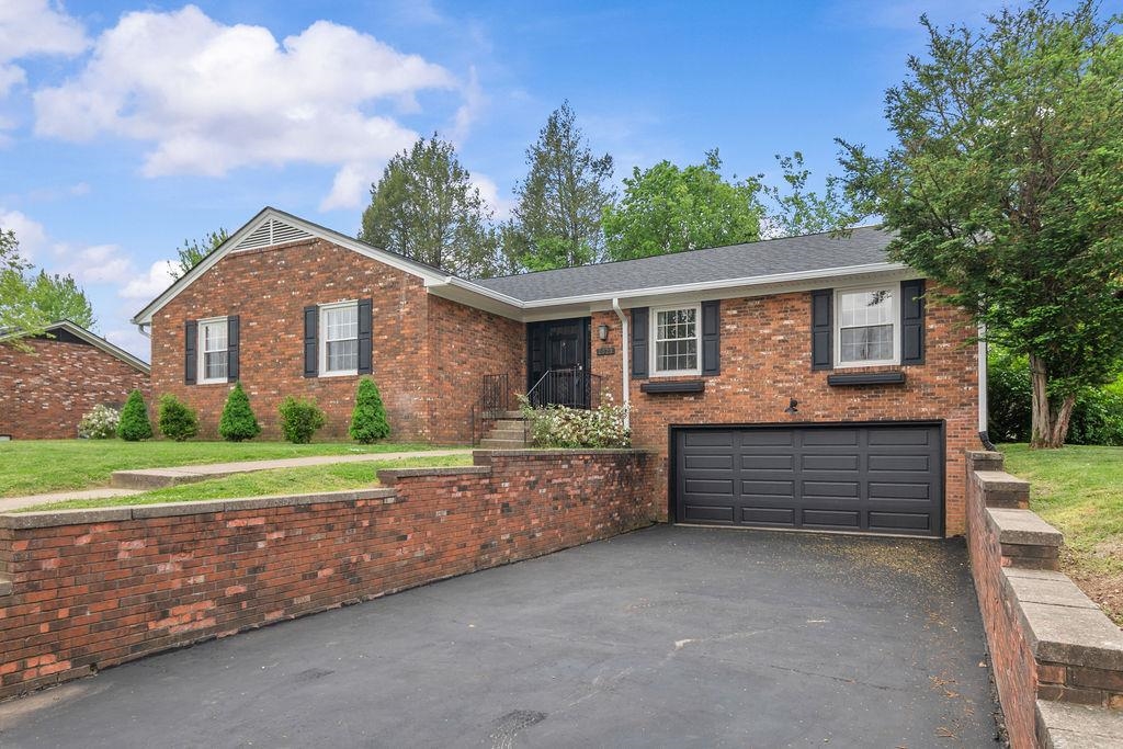 2028 Crestwood Dr, Owensboro, Kentucky 42301, 3 Bedrooms Bedrooms, ,2 BathroomsBathrooms,Single Family Residence,For Sale,Crestwood Dr,94606