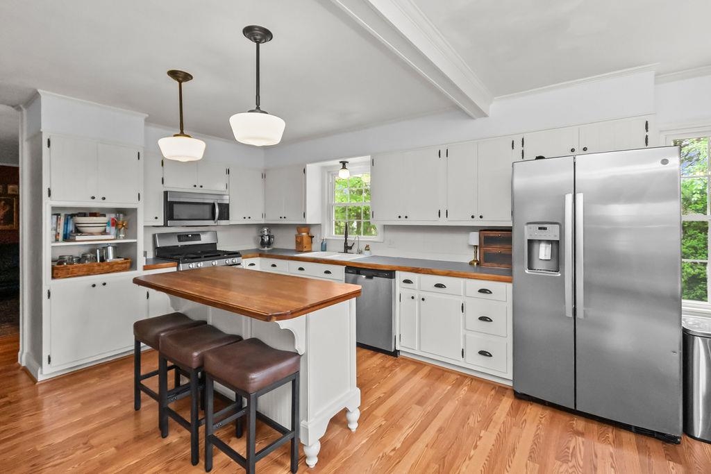 2028 Crestwood Dr, Owensboro, Kentucky 42301, 3 Bedrooms Bedrooms, ,2 BathroomsBathrooms,Single Family Residence,For Sale,Crestwood Dr,94606