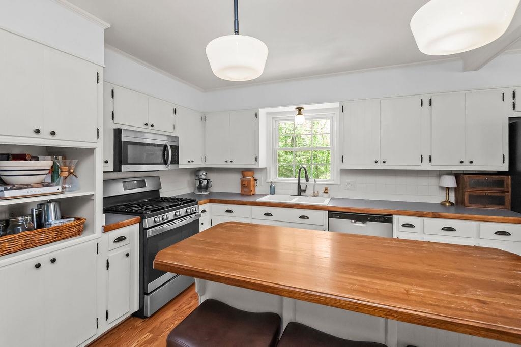 2028 Crestwood Dr, Owensboro, Kentucky 42301, 3 Bedrooms Bedrooms, ,2 BathroomsBathrooms,Single Family Residence,For Sale,Crestwood Dr,94606