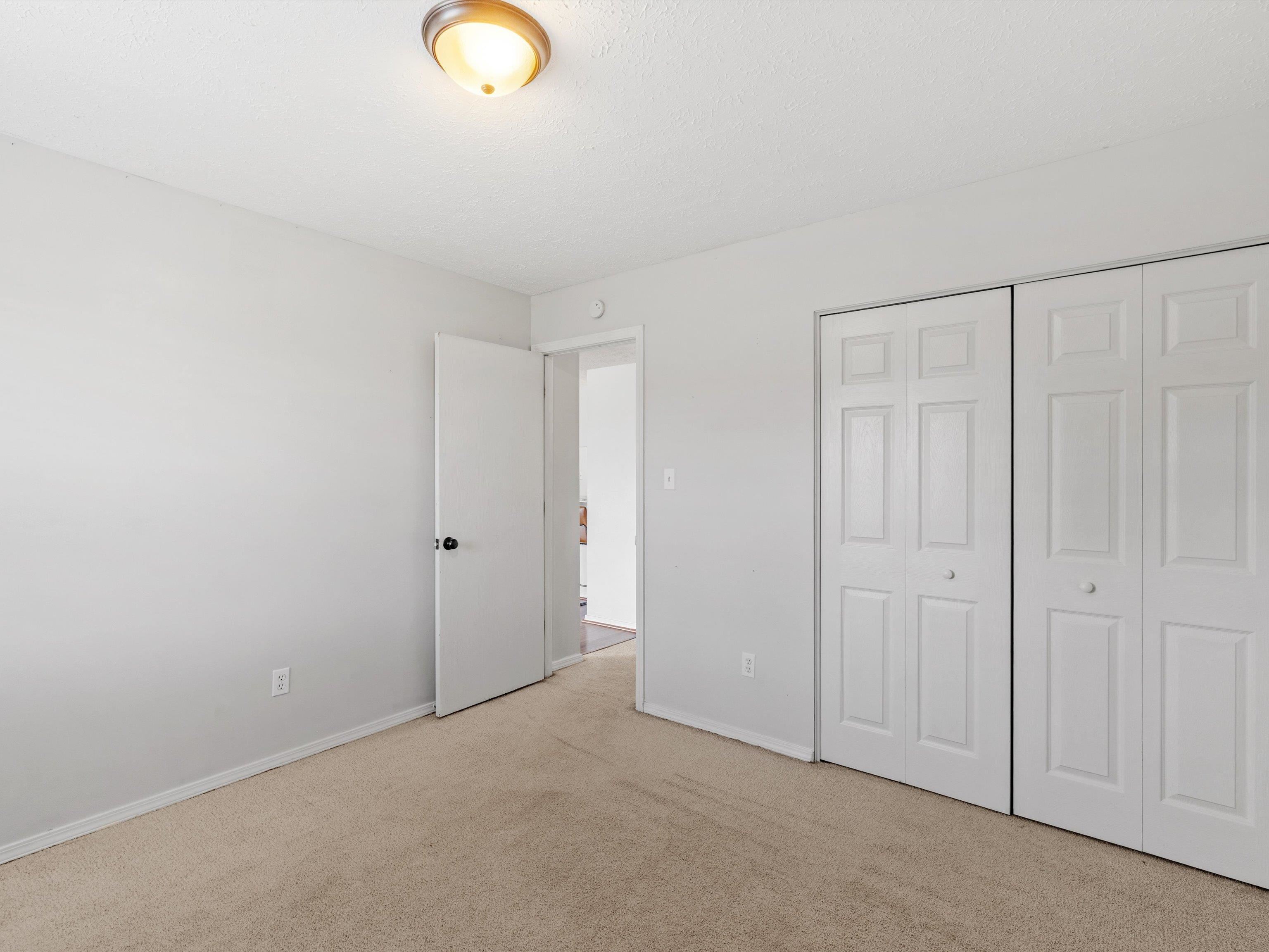 2447 Thornton Ave, Owensboro, Kentucky 42301, 3 Bedrooms Bedrooms, ,2 BathroomsBathrooms,Single Family Residence,For Sale,Thornton Ave,94611