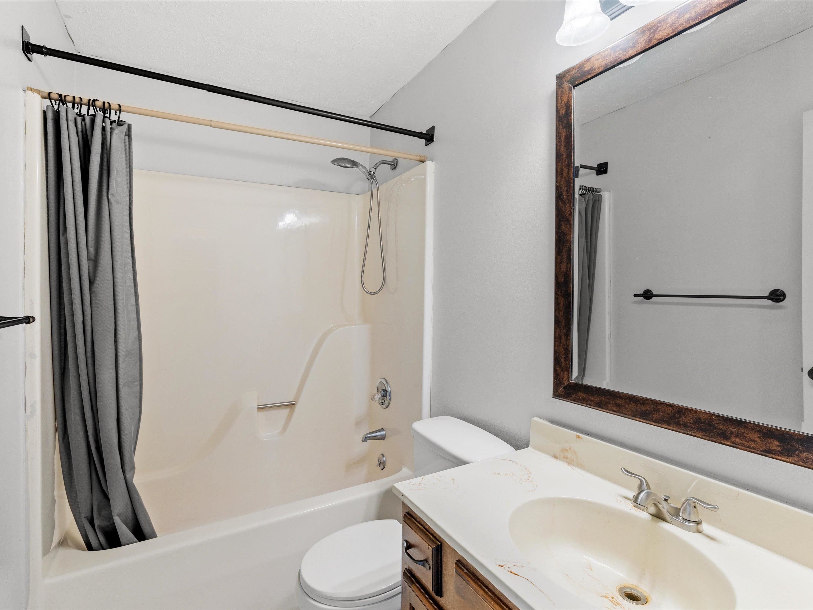 2447 Thornton Ave, Owensboro, Kentucky 42301, 3 Bedrooms Bedrooms, ,2 BathroomsBathrooms,Single Family Residence,For Sale,Thornton Ave,94611