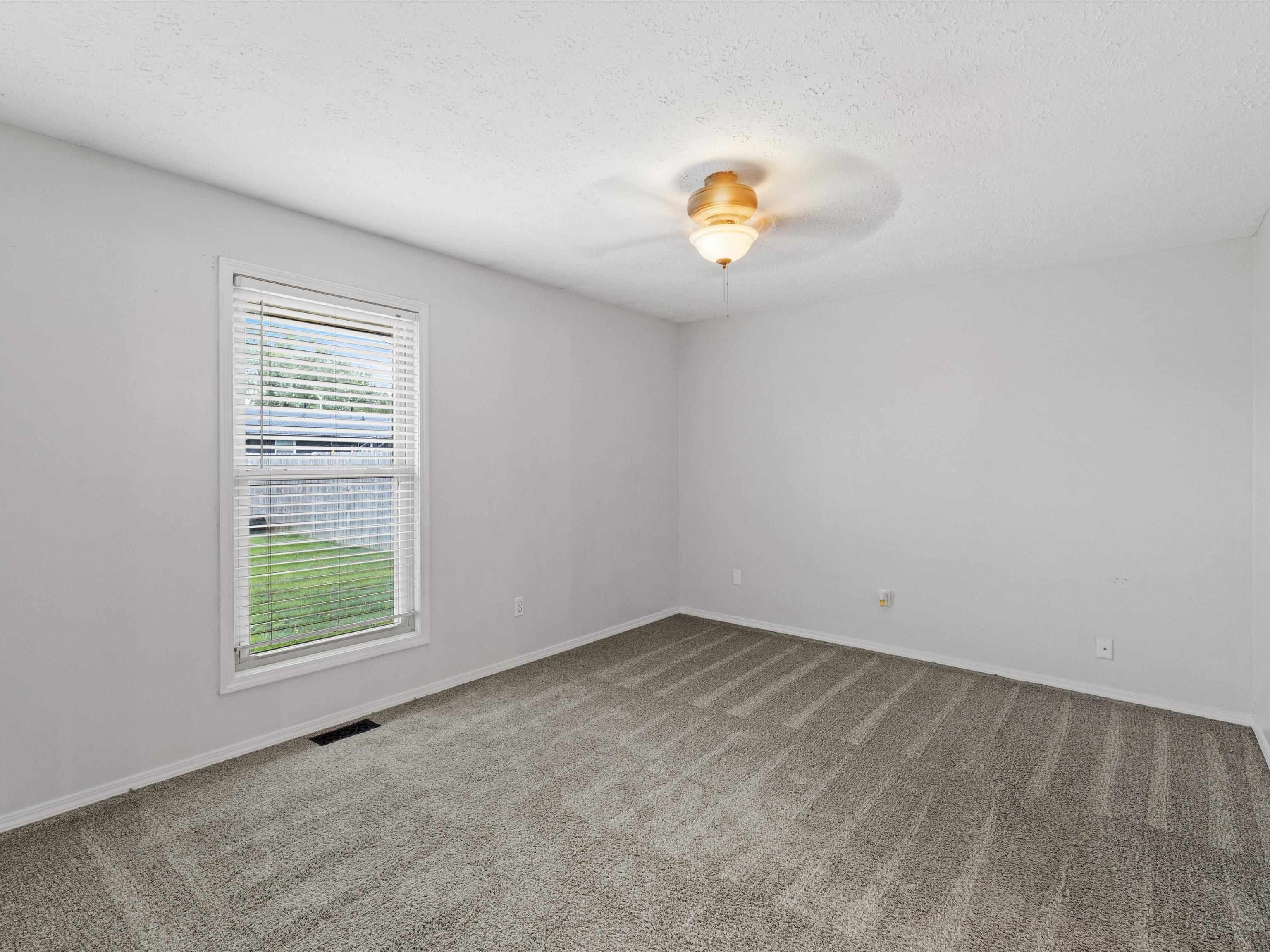 2447 Thornton Ave, Owensboro, Kentucky 42301, 3 Bedrooms Bedrooms, ,2 BathroomsBathrooms,Single Family Residence,For Sale,Thornton Ave,94611