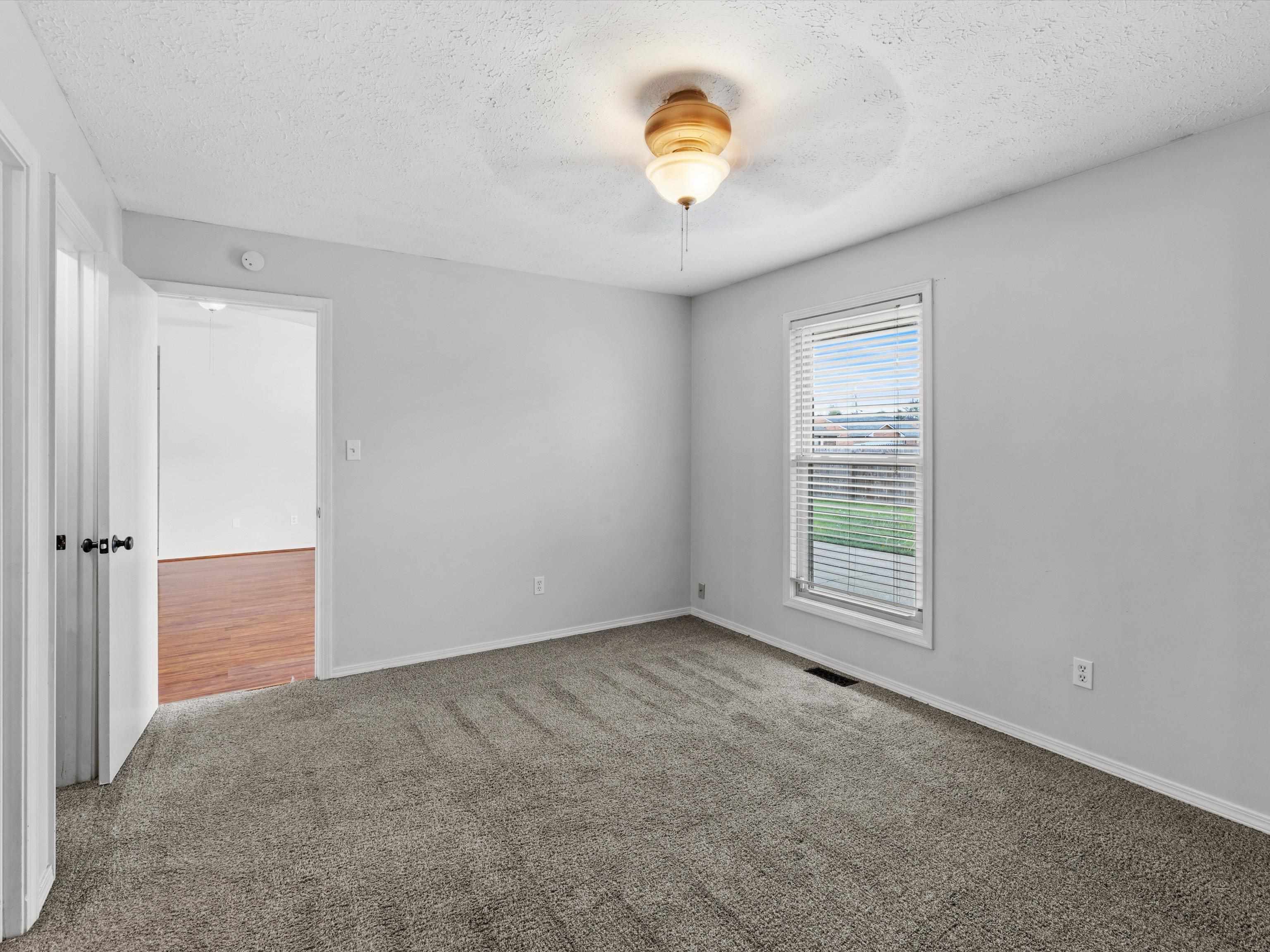 2447 Thornton Ave, Owensboro, Kentucky 42301, 3 Bedrooms Bedrooms, ,2 BathroomsBathrooms,Single Family Residence,For Sale,Thornton Ave,94611