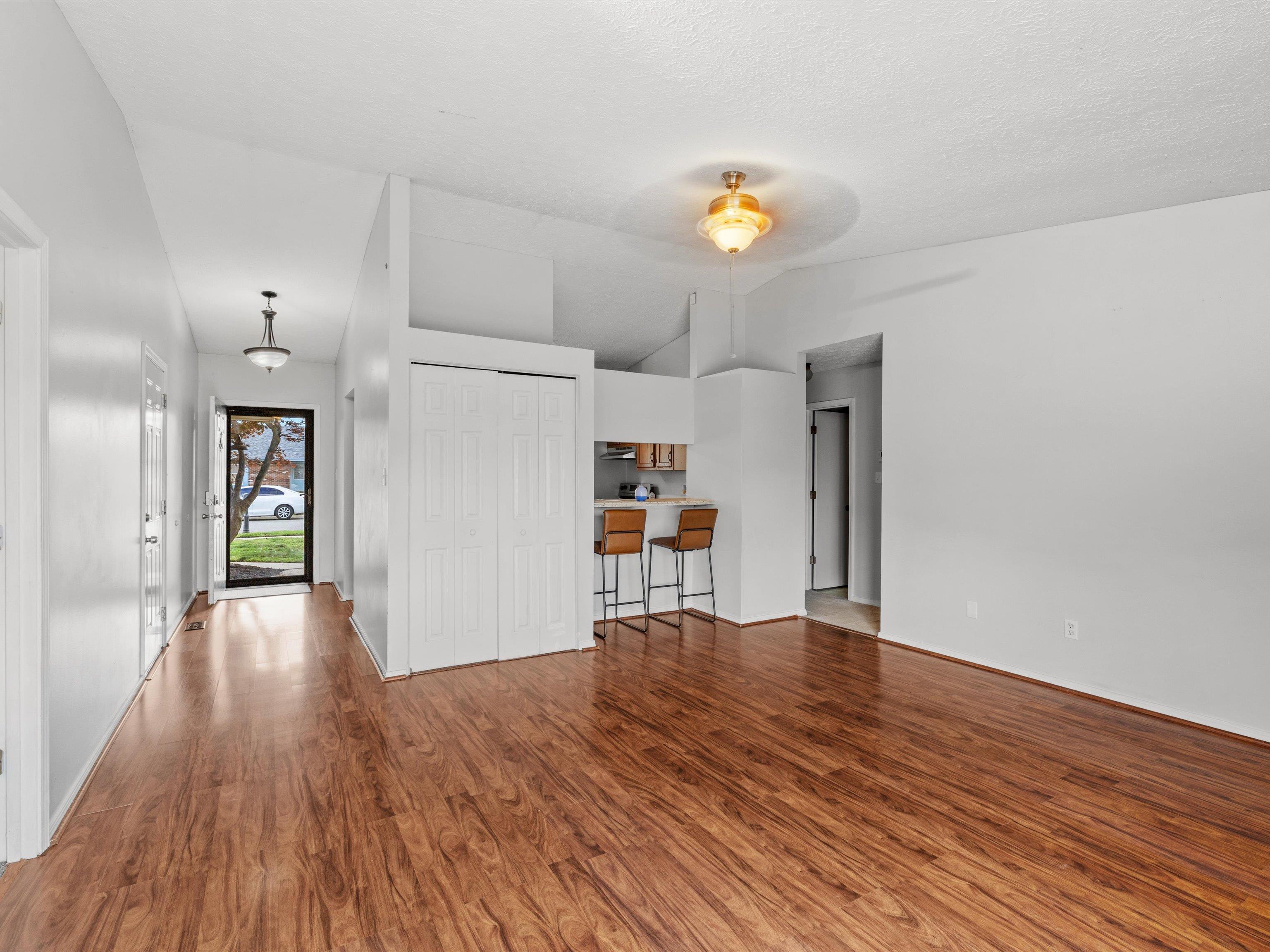 2447 Thornton Ave, Owensboro, Kentucky 42301, 3 Bedrooms Bedrooms, ,2 BathroomsBathrooms,Single Family Residence,For Sale,Thornton Ave,94611