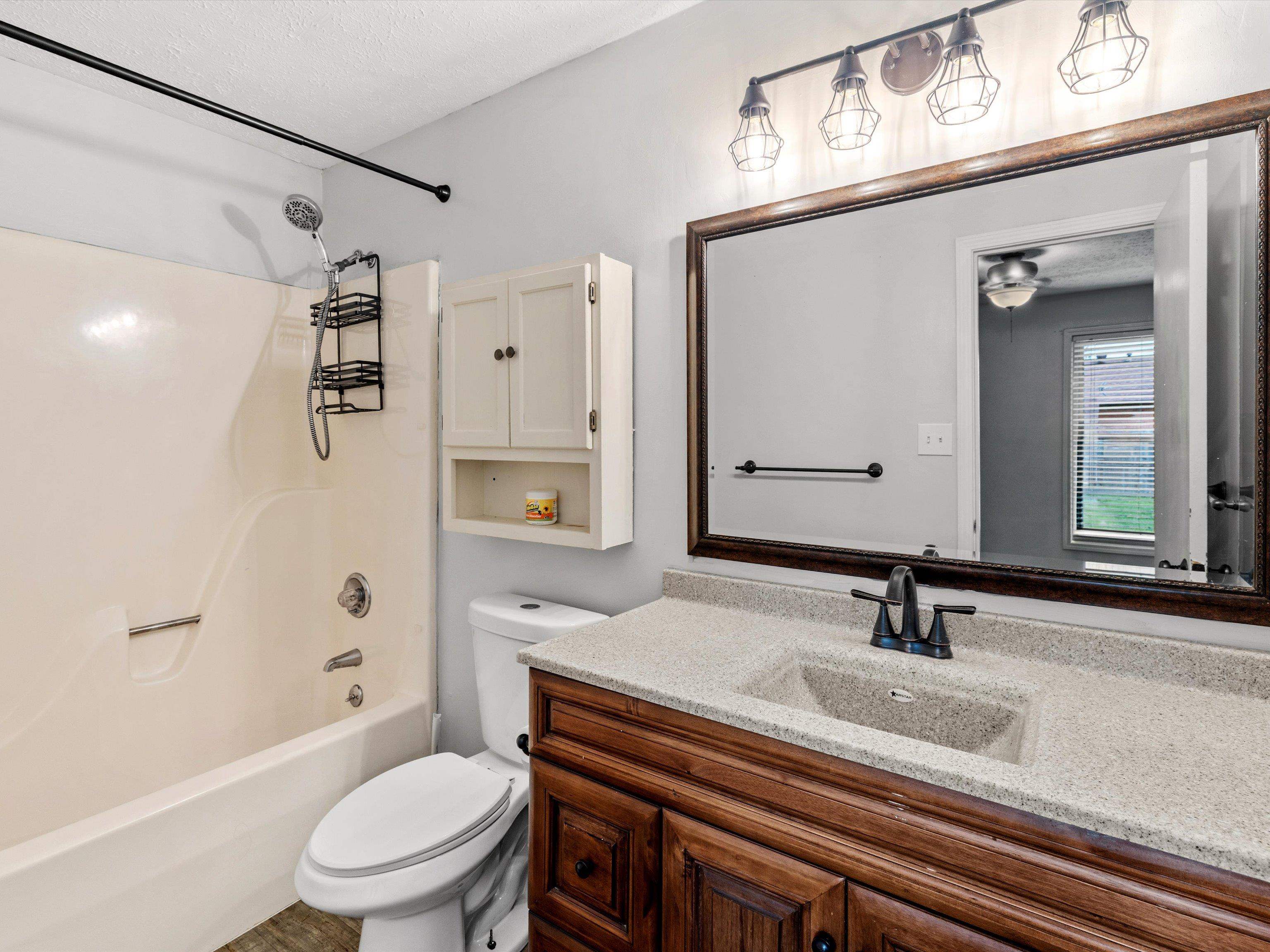 2447 Thornton Ave, Owensboro, Kentucky 42301, 3 Bedrooms Bedrooms, ,2 BathroomsBathrooms,Single Family Residence,For Sale,Thornton Ave,94611