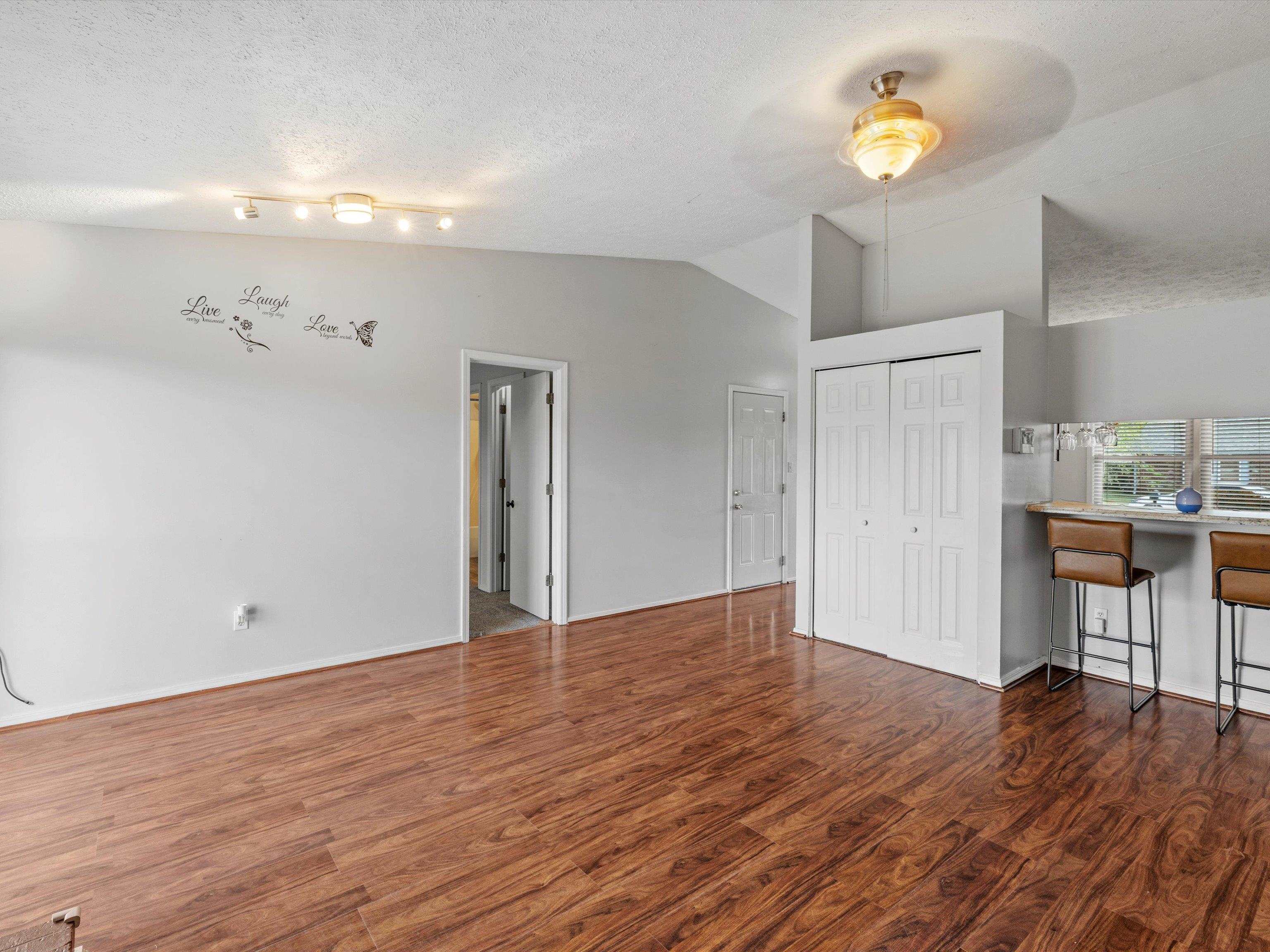 2447 Thornton Ave, Owensboro, Kentucky 42301, 3 Bedrooms Bedrooms, ,2 BathroomsBathrooms,Single Family Residence,For Sale,Thornton Ave,94611