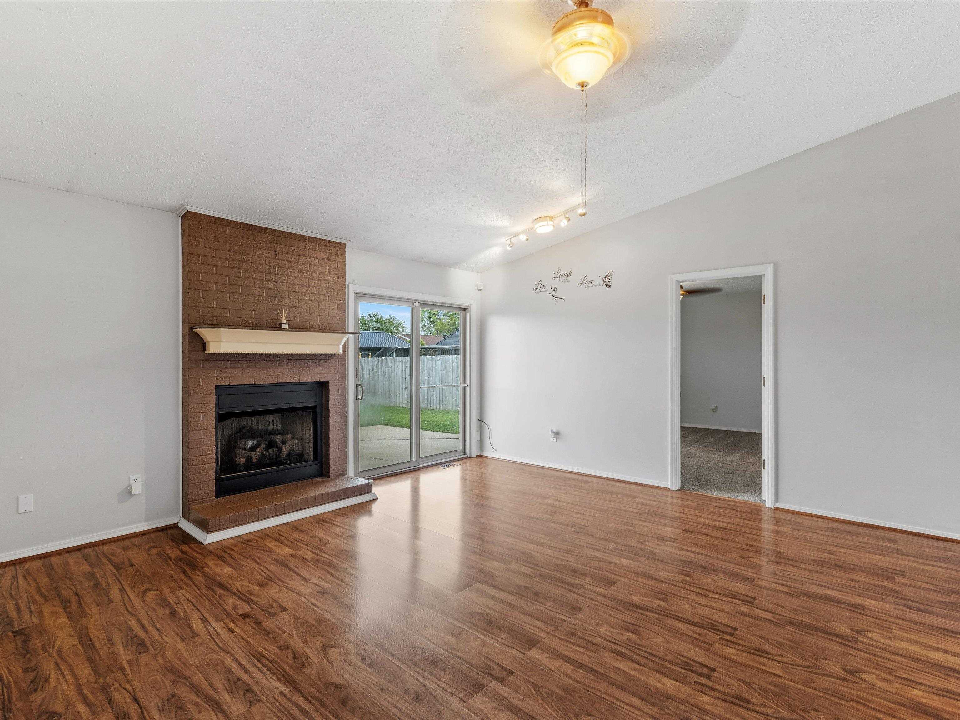 2447 Thornton Ave, Owensboro, Kentucky 42301, 3 Bedrooms Bedrooms, ,2 BathroomsBathrooms,Single Family Residence,For Sale,Thornton Ave,94611