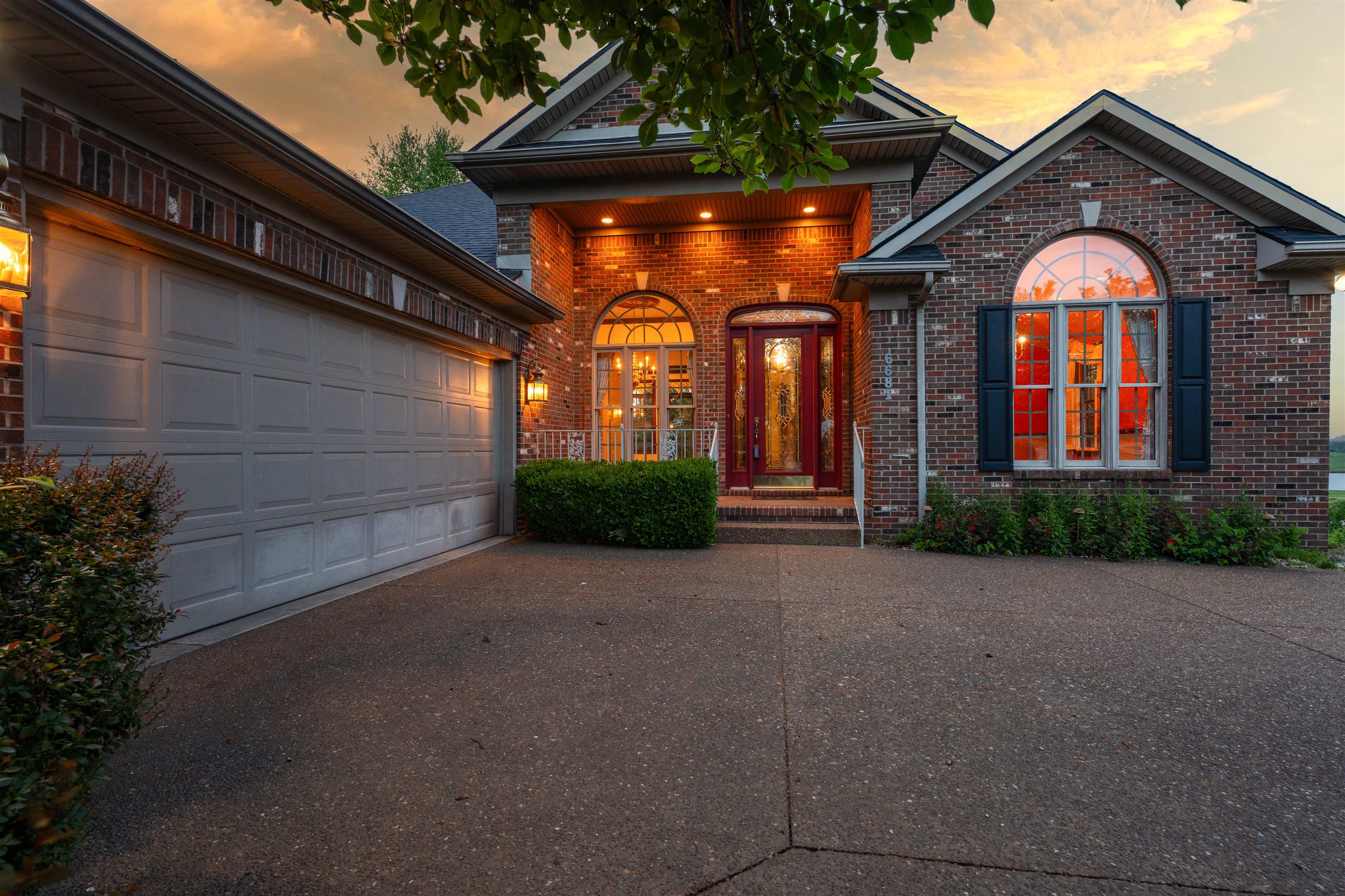 6681 Waterford Place, Owensboro, Kentucky 42303, 3 Bedrooms Bedrooms, ,3 BathroomsBathrooms,Single Family Residence,For Sale,Waterford Place,94613