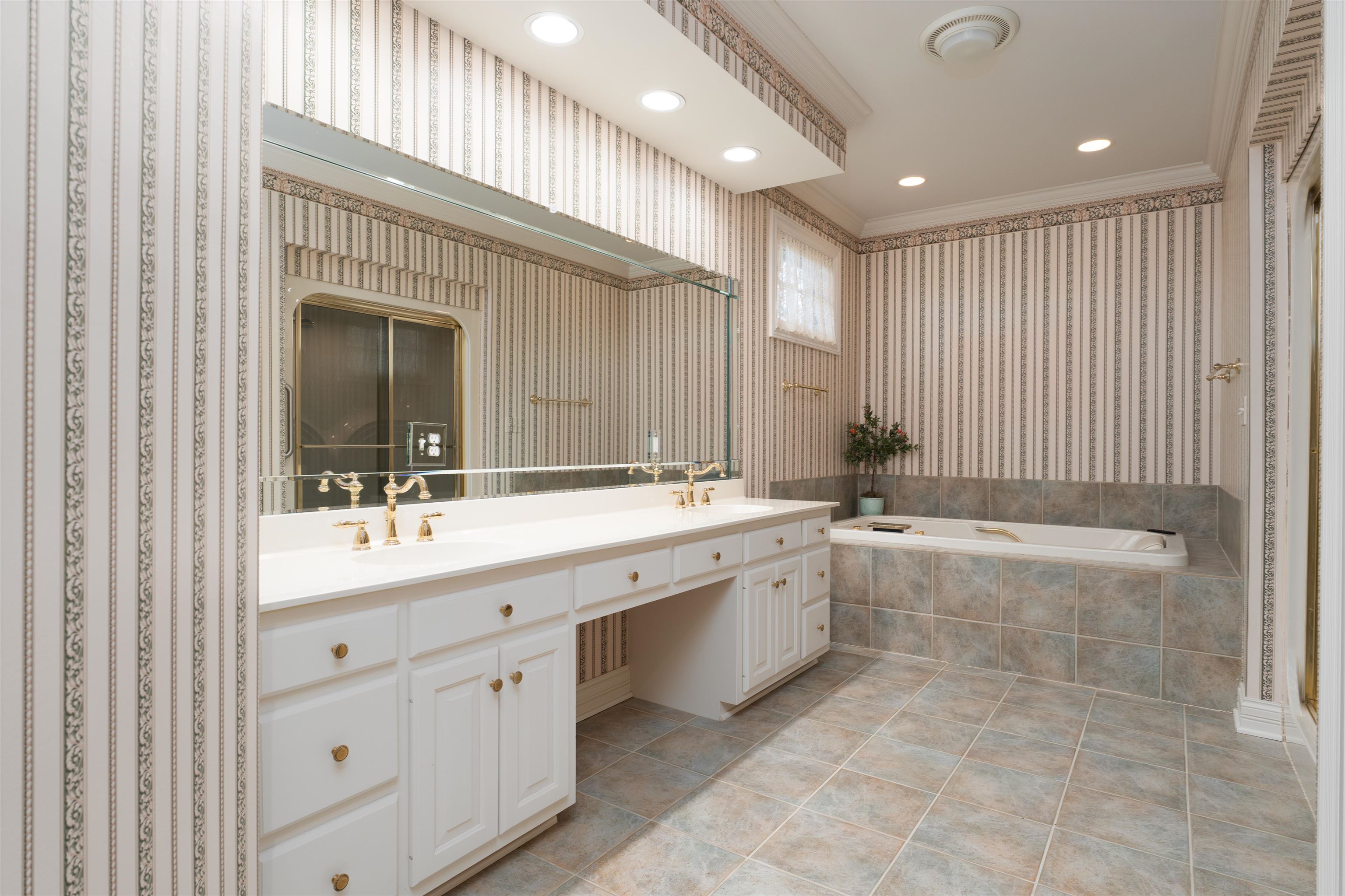 6681 Waterford Place, Owensboro, Kentucky 42303, 3 Bedrooms Bedrooms, ,3 BathroomsBathrooms,Single Family Residence,For Sale,Waterford Place,94613