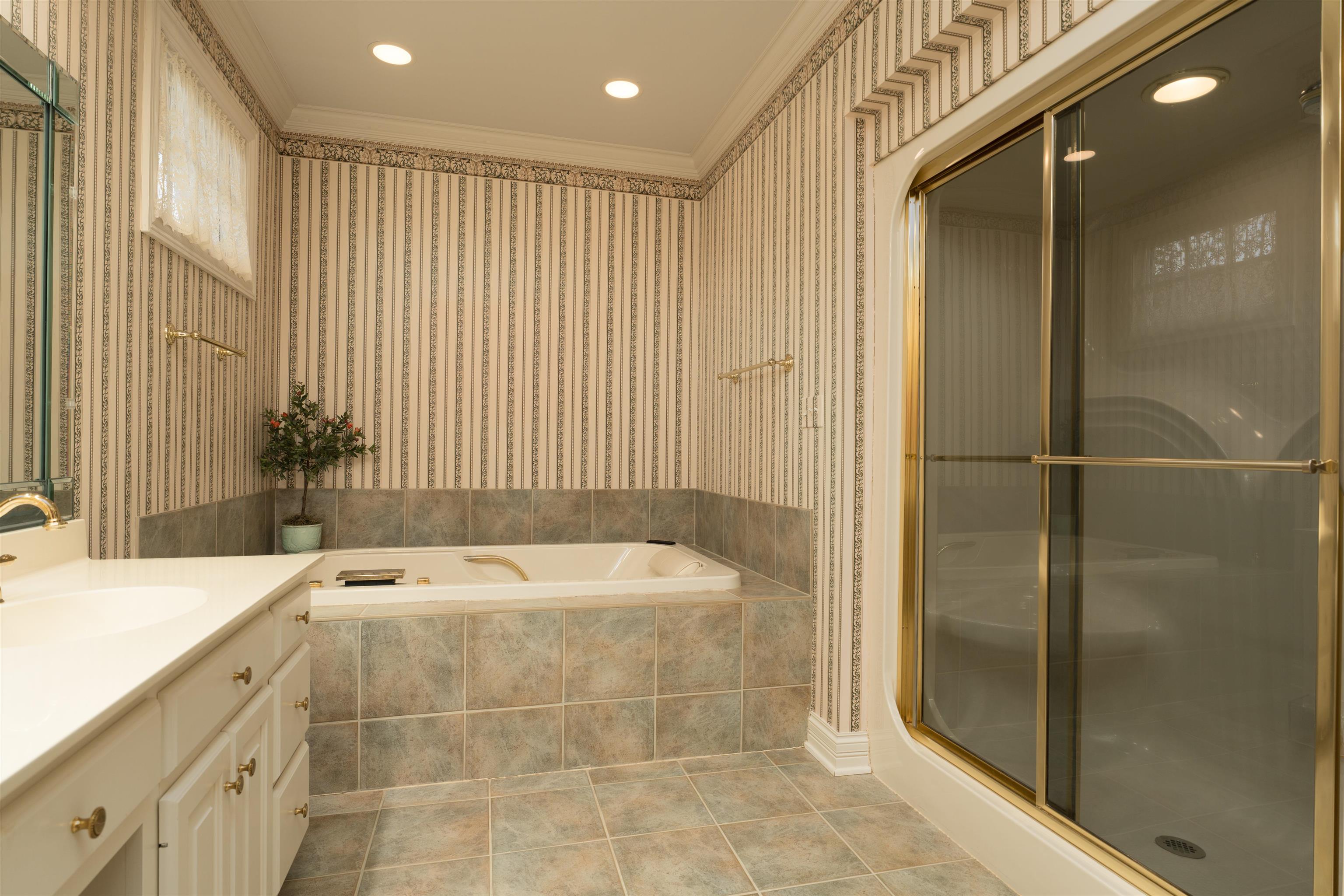 6681 Waterford Place, Owensboro, Kentucky 42303, 3 Bedrooms Bedrooms, ,3 BathroomsBathrooms,Single Family Residence,For Sale,Waterford Place,94613