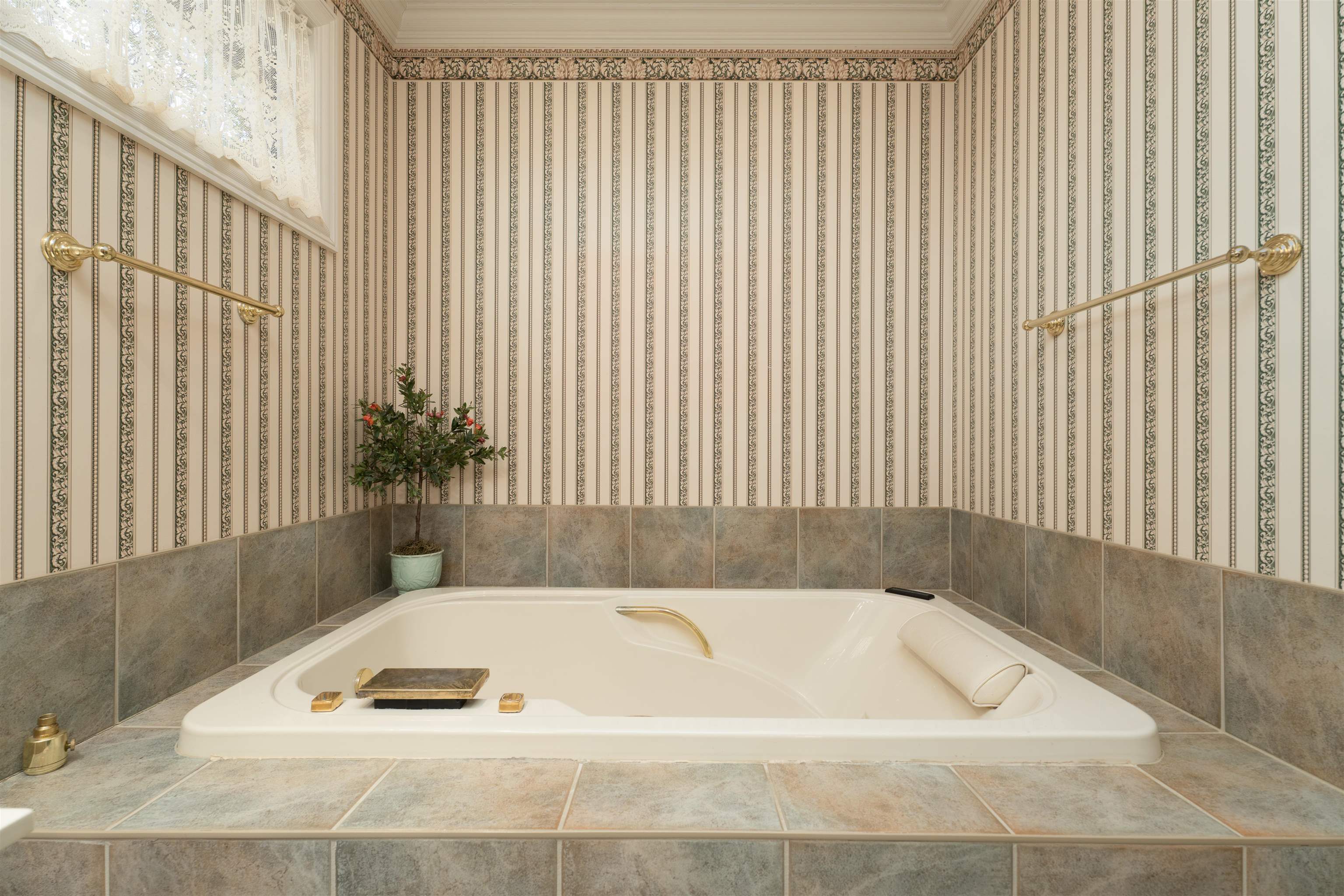 6681 Waterford Place, Owensboro, Kentucky 42303, 3 Bedrooms Bedrooms, ,3 BathroomsBathrooms,Single Family Residence,For Sale,Waterford Place,94613