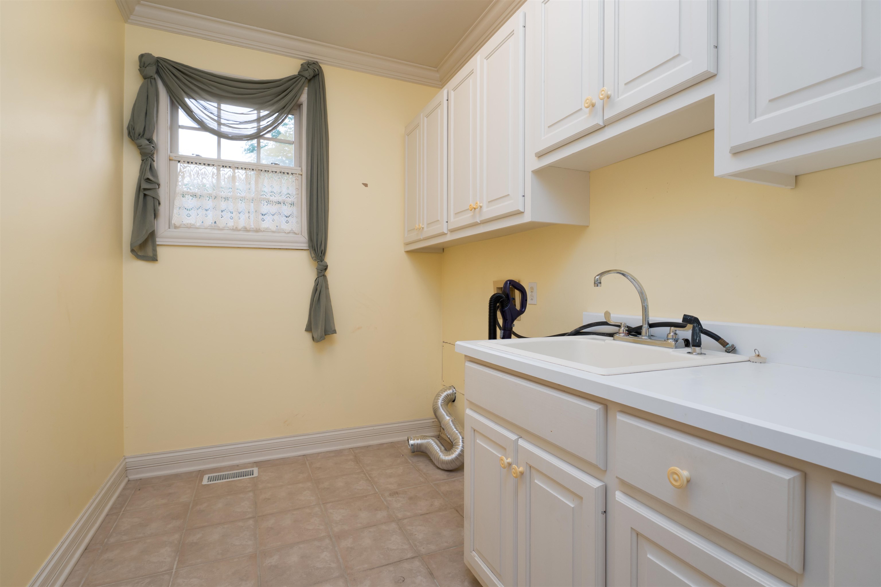 6681 Waterford Place, Owensboro, Kentucky 42303, 3 Bedrooms Bedrooms, ,3 BathroomsBathrooms,Single Family Residence,For Sale,Waterford Place,94613