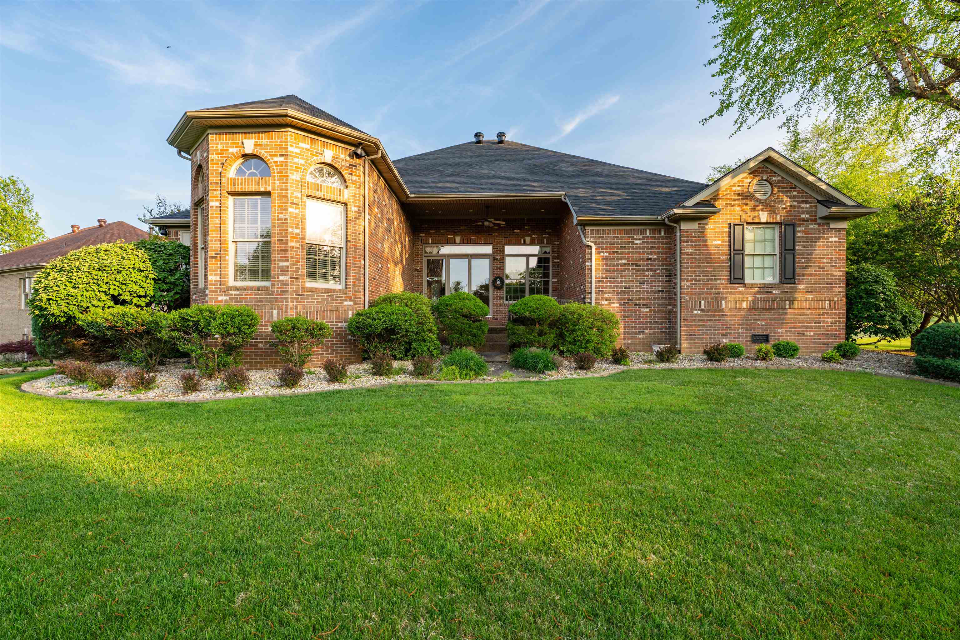 6681 Waterford Place, Owensboro, Kentucky 42303, 3 Bedrooms Bedrooms, ,3 BathroomsBathrooms,Single Family Residence,For Sale,Waterford Place,94613