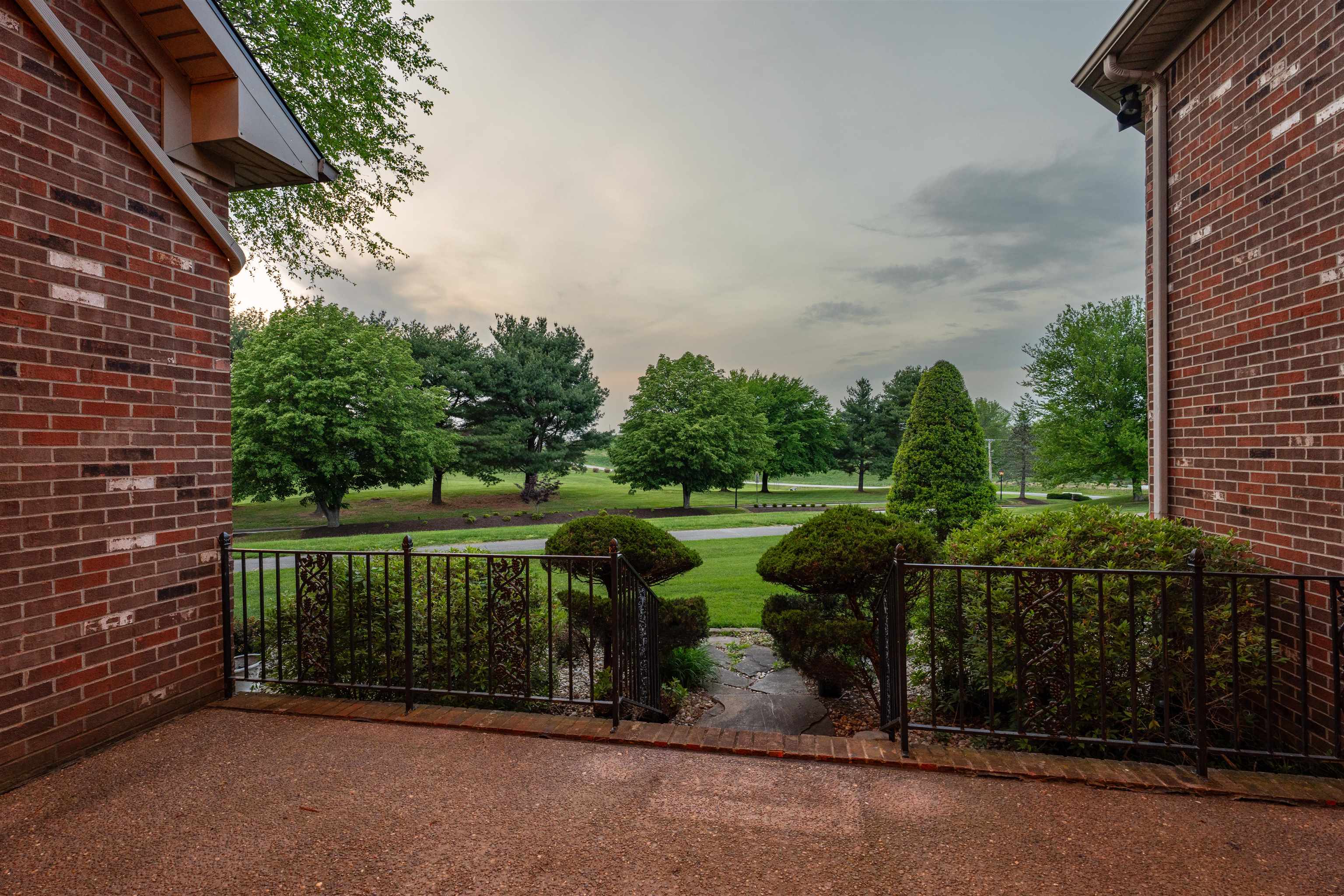 6681 Waterford Place, Owensboro, Kentucky 42303, 3 Bedrooms Bedrooms, ,3 BathroomsBathrooms,Single Family Residence,For Sale,Waterford Place,94613