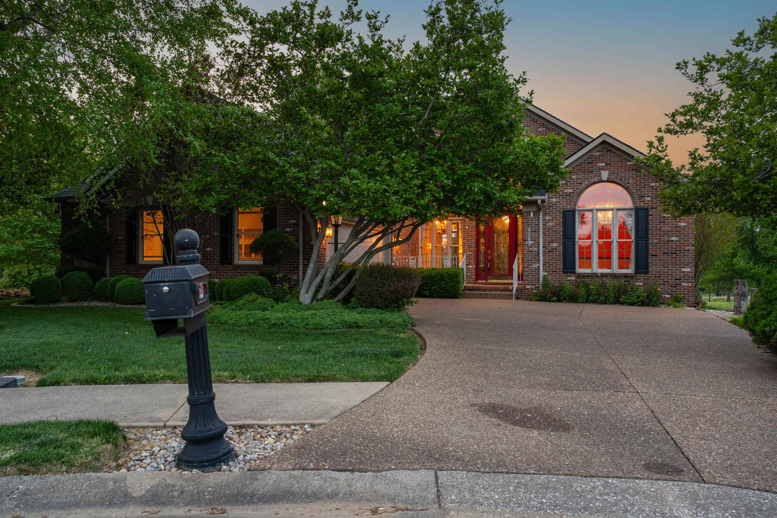 6681 Waterford Place, Owensboro, Kentucky 42303, 3 Bedrooms Bedrooms, ,3 BathroomsBathrooms,Single Family Residence,For Sale,Waterford Place,94613