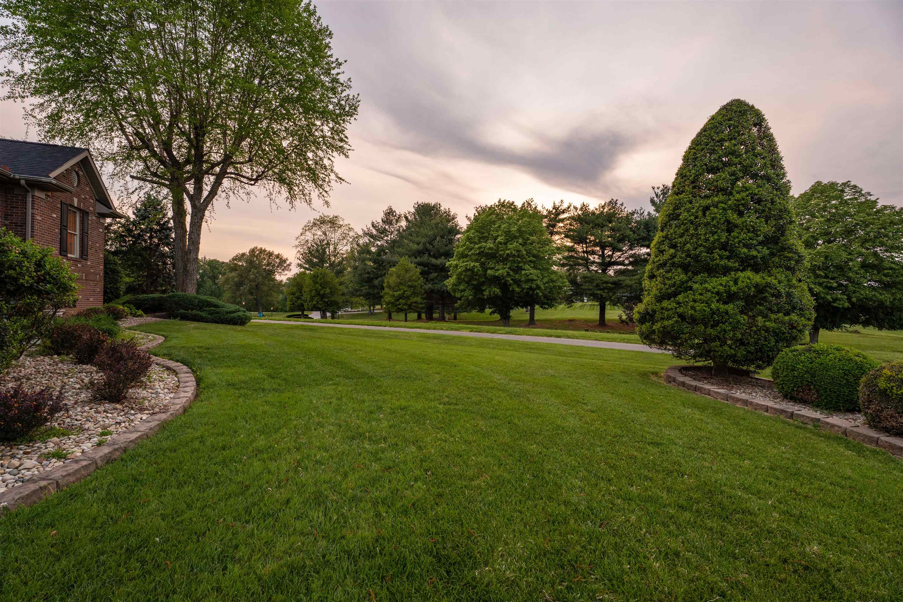 6681 Waterford Place, Owensboro, Kentucky 42303, 3 Bedrooms Bedrooms, ,3 BathroomsBathrooms,Single Family Residence,For Sale,Waterford Place,94613