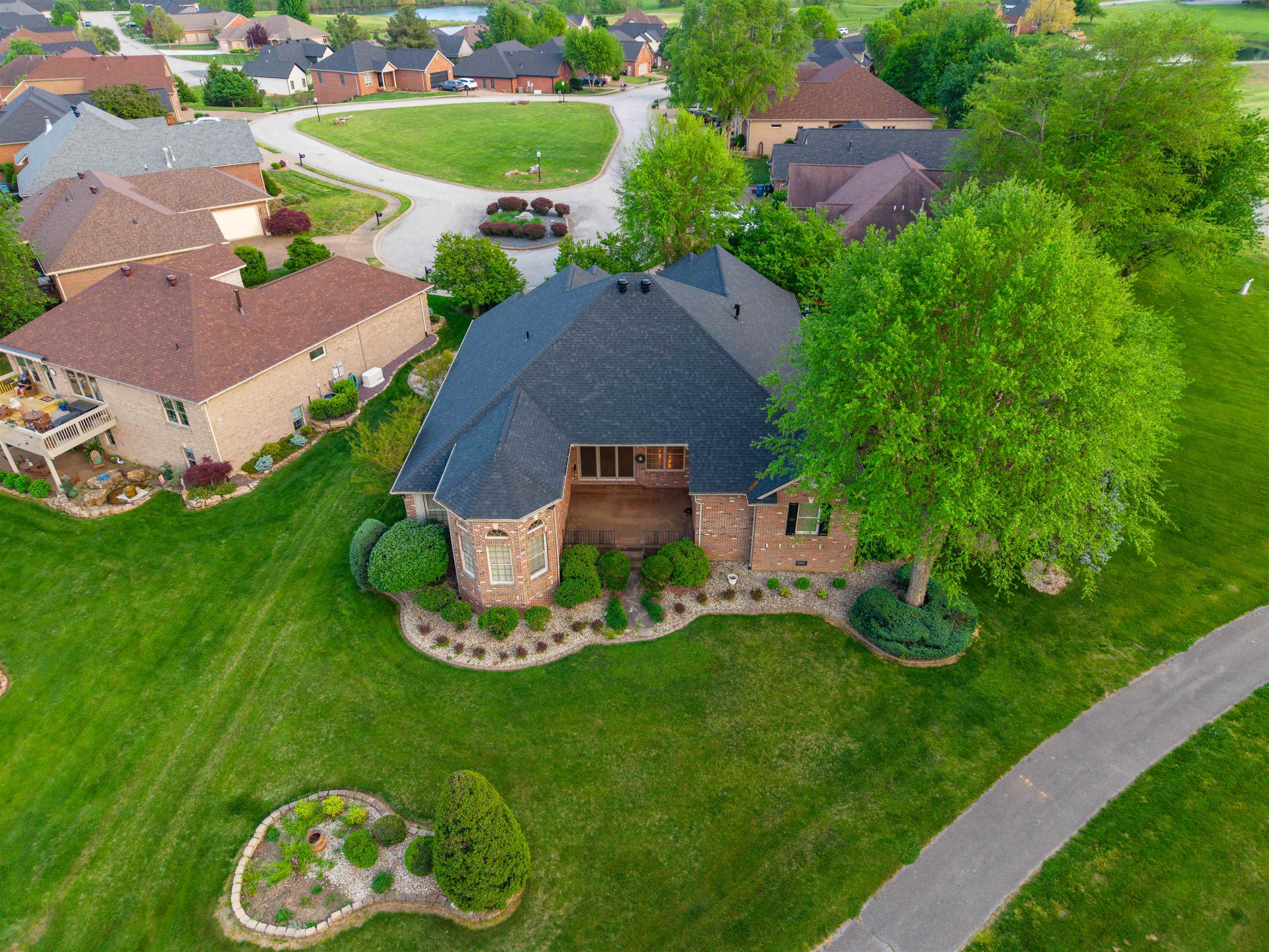 6681 Waterford Place, Owensboro, Kentucky 42303, 3 Bedrooms Bedrooms, ,3 BathroomsBathrooms,Single Family Residence,For Sale,Waterford Place,94613