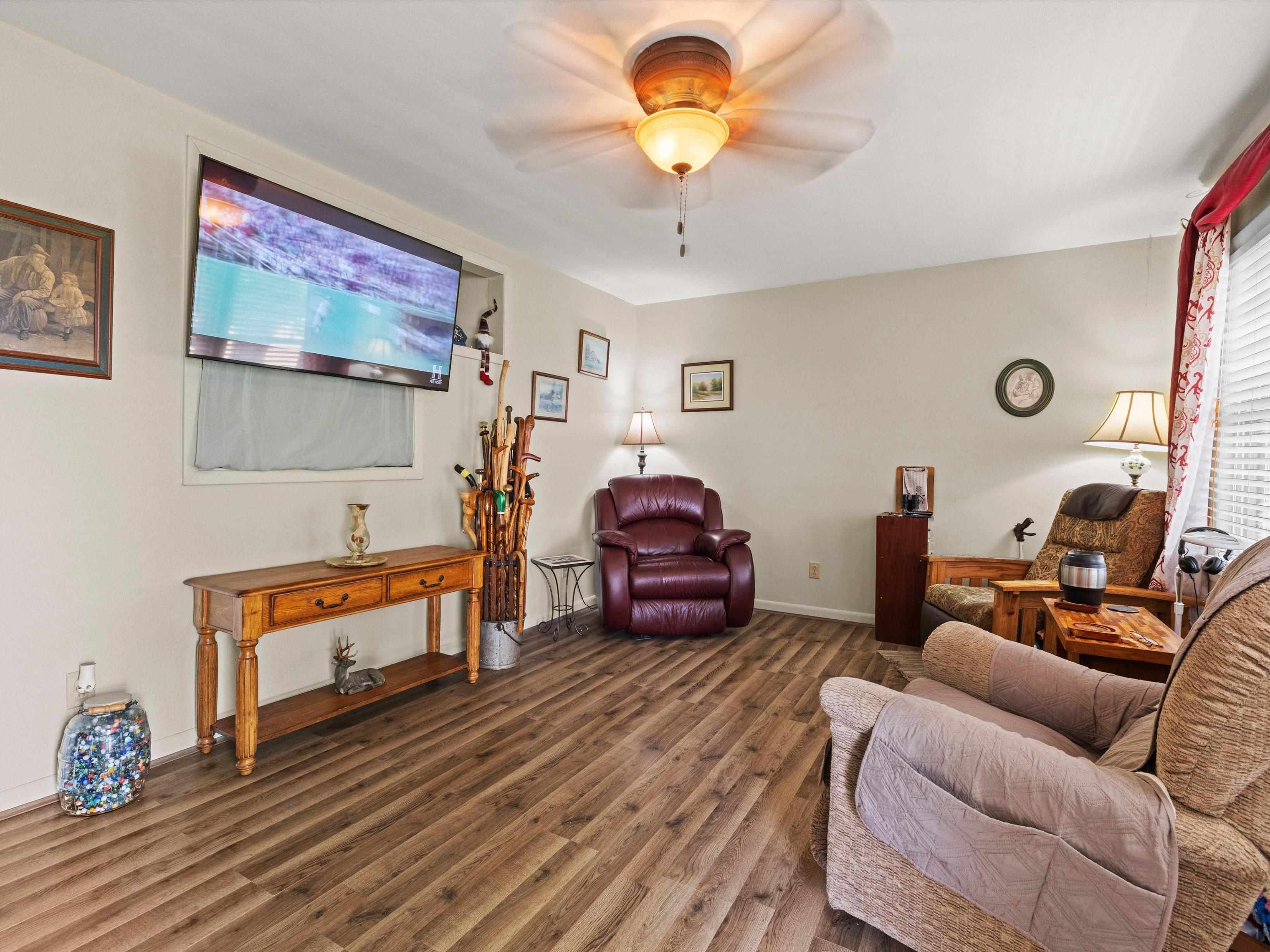 7365 Crooked Creek Rd, Owensboro, Kentucky 42301, 4 Bedrooms Bedrooms, ,2 BathroomsBathrooms,Single Family Residence,For Sale,Crooked Creek Rd,94614