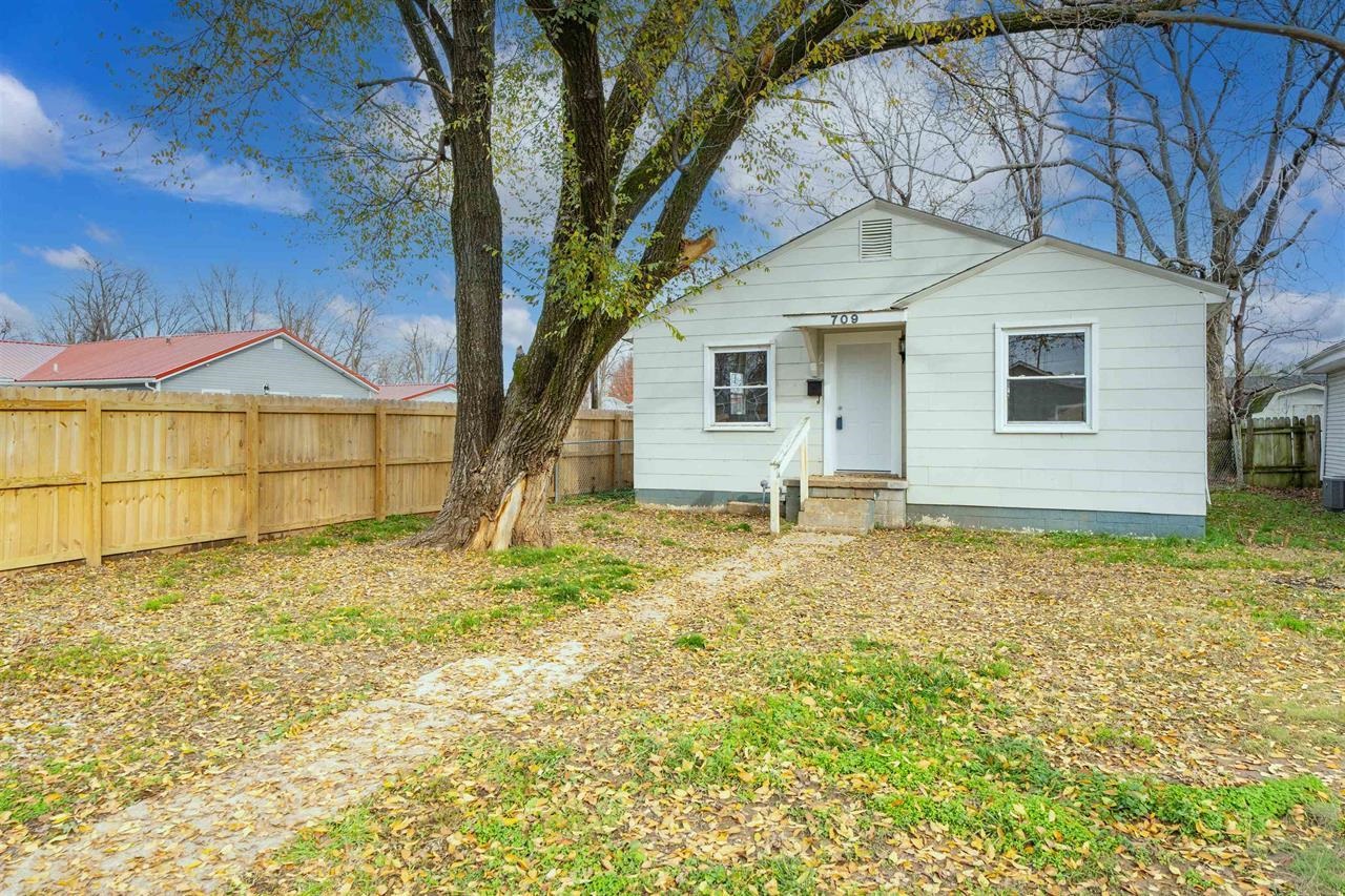 709 Poindexter St, Owensboro, Kentucky 42301, 2 Bedrooms Bedrooms, ,1 BathroomBathrooms,Single Family Residence,For Sale,Poindexter St,94619
