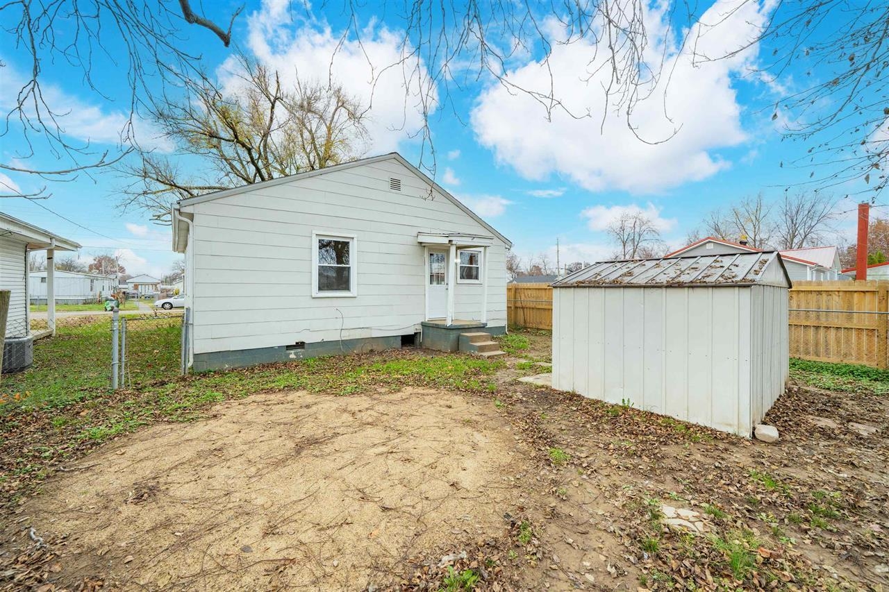 709 Poindexter St, Owensboro, Kentucky 42301, 2 Bedrooms Bedrooms, ,1 BathroomBathrooms,Single Family Residence,For Sale,Poindexter St,94619