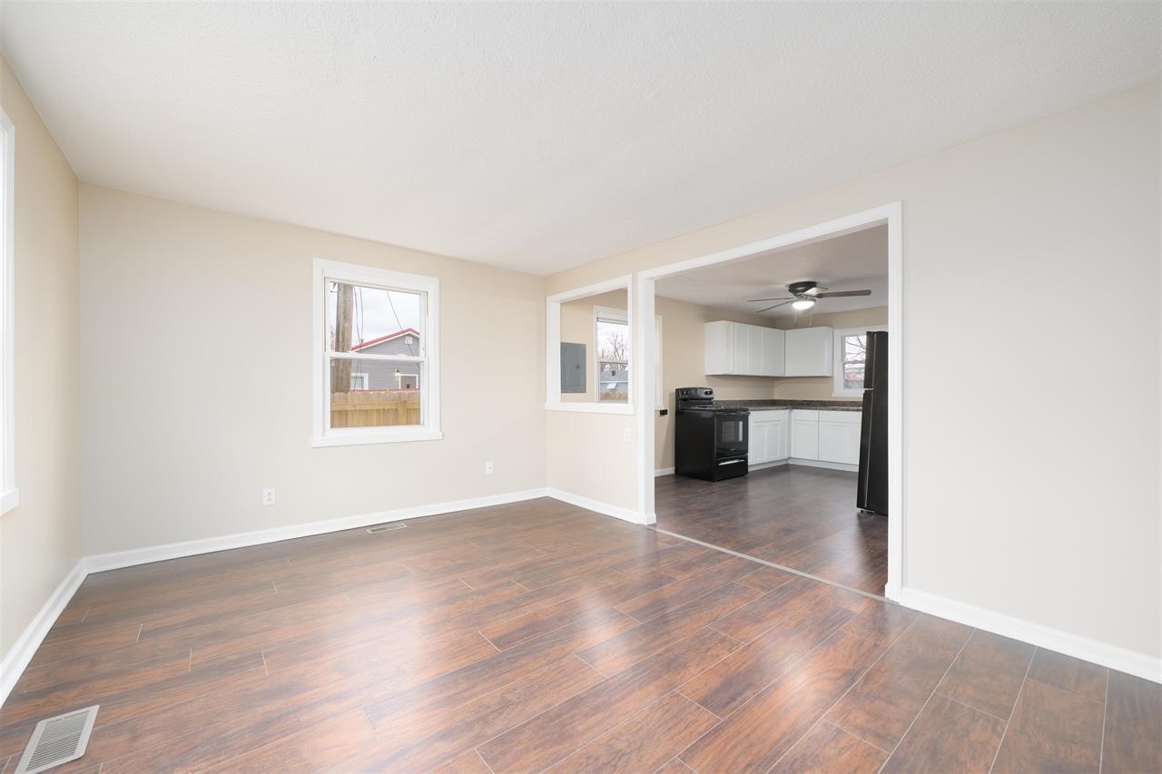 709 Poindexter St, Owensboro, Kentucky 42301, 2 Bedrooms Bedrooms, ,1 BathroomBathrooms,Single Family Residence,For Sale,Poindexter St,94619