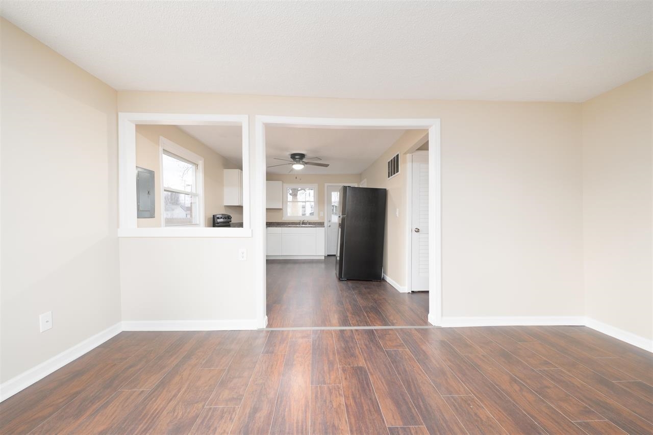 709 Poindexter St, Owensboro, Kentucky 42301, 2 Bedrooms Bedrooms, ,1 BathroomBathrooms,Single Family Residence,For Sale,Poindexter St,94619