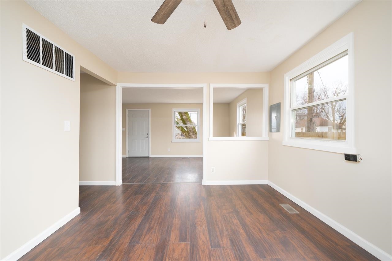 709 Poindexter St, Owensboro, Kentucky 42301, 2 Bedrooms Bedrooms, ,1 BathroomBathrooms,Single Family Residence,For Sale,Poindexter St,94619