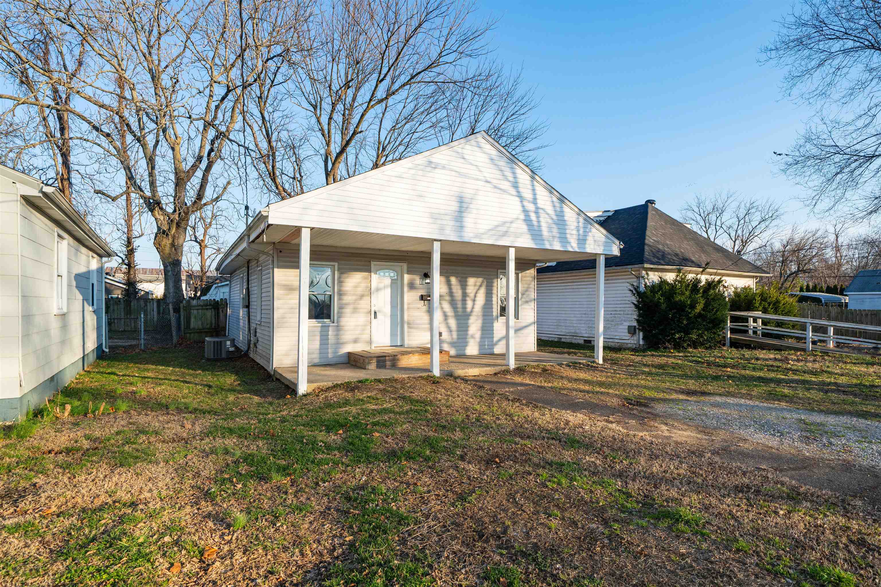 717 Poindexter St, Owensboro, Kentucky 42301, 2 Bedrooms Bedrooms, ,1 BathroomBathrooms,Single Family Residence,For Sale,Poindexter St,94620