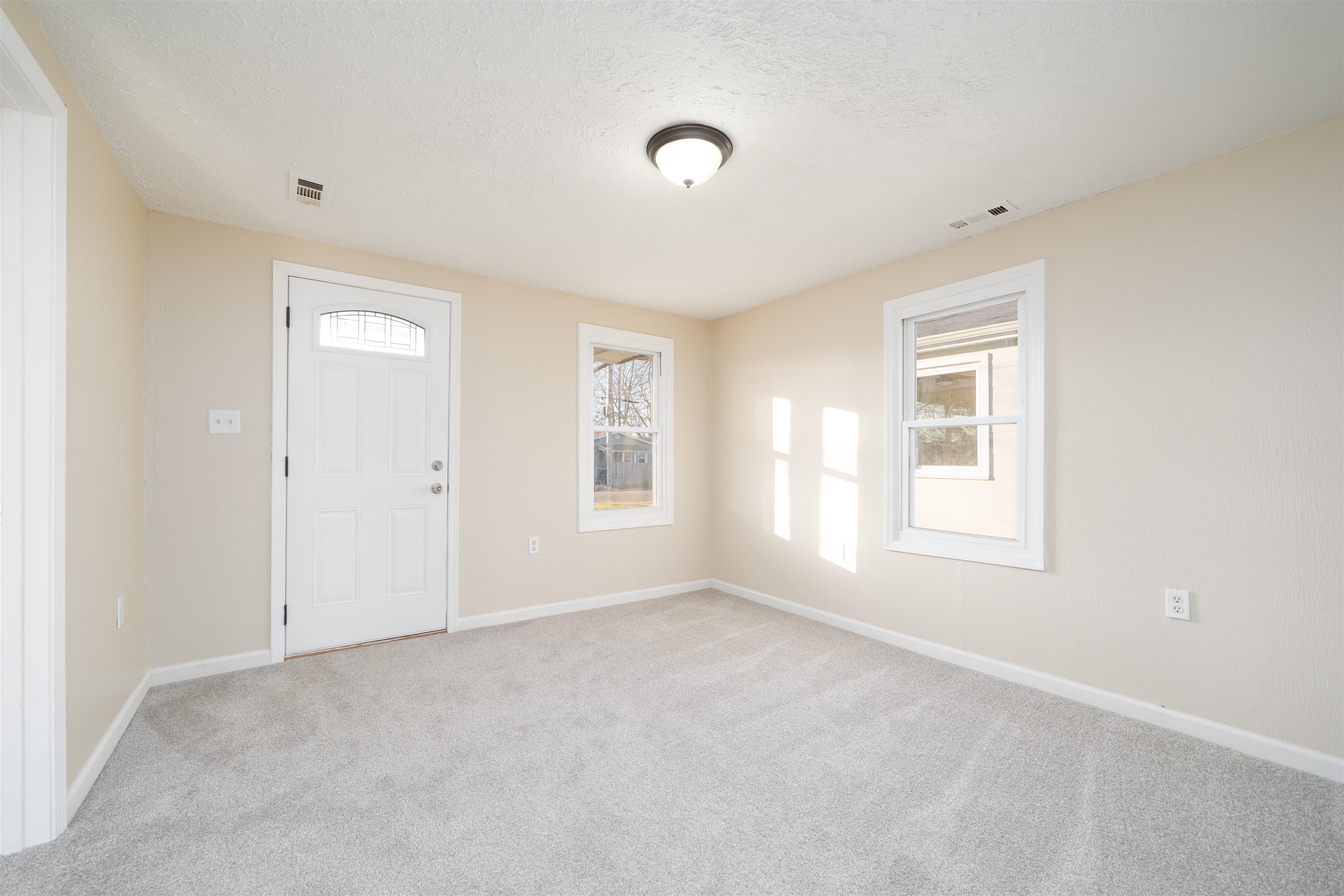 717 Poindexter St, Owensboro, Kentucky 42301, 2 Bedrooms Bedrooms, ,1 BathroomBathrooms,Single Family Residence,For Sale,Poindexter St,94620