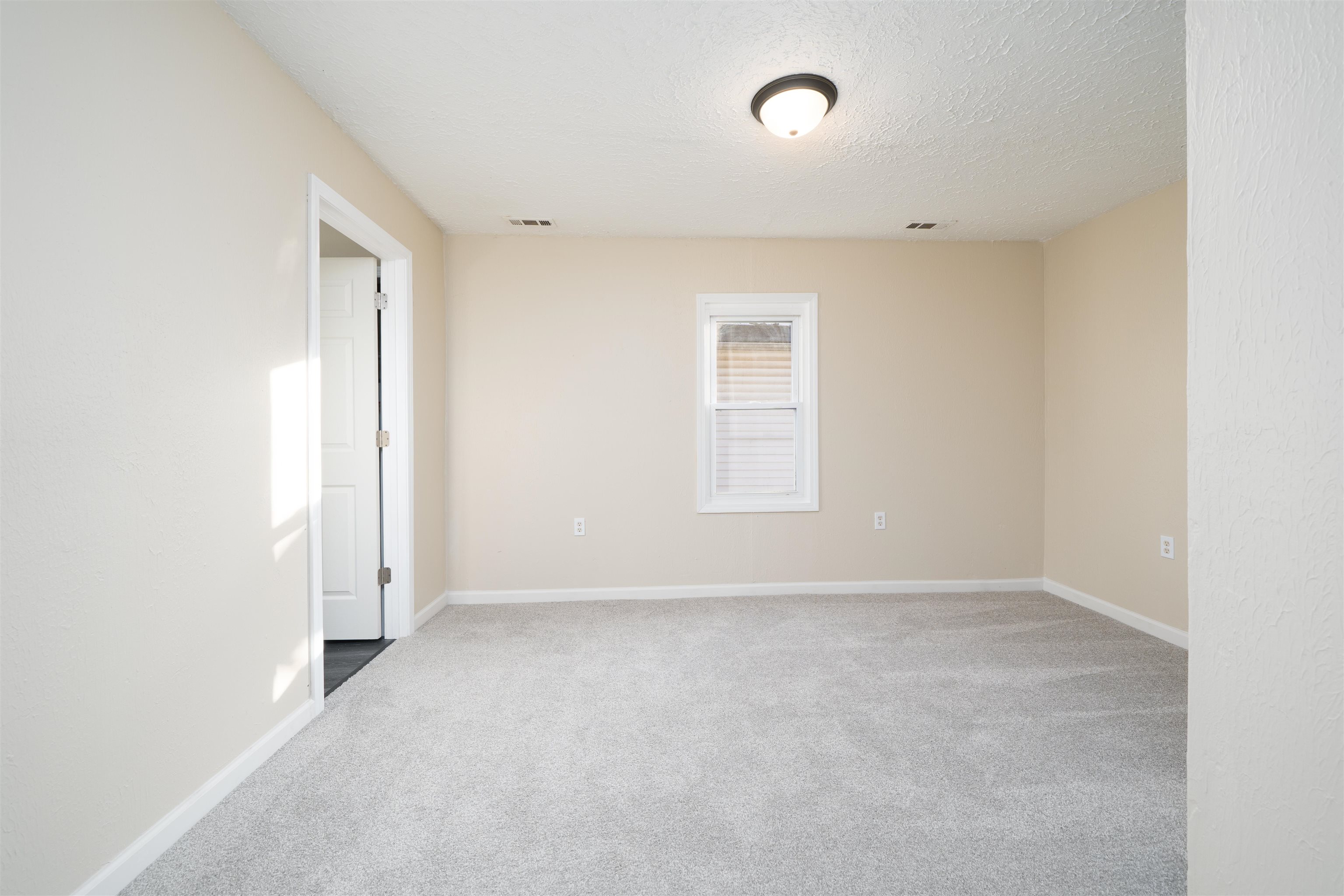 717 Poindexter St, Owensboro, Kentucky 42301, 2 Bedrooms Bedrooms, ,1 BathroomBathrooms,Single Family Residence,For Sale,Poindexter St,94620