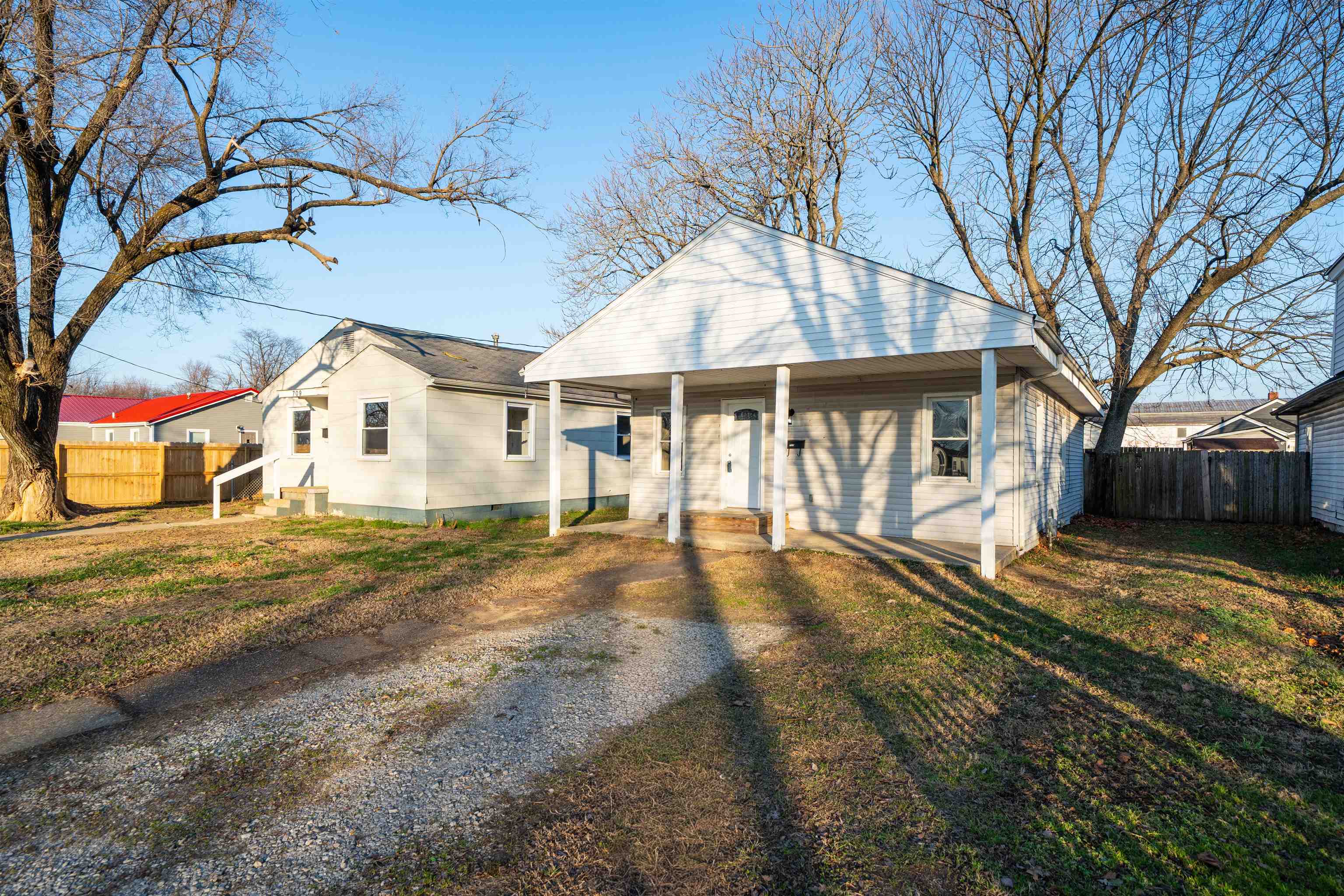 717 Poindexter St, Owensboro, Kentucky 42301, 2 Bedrooms Bedrooms, ,1 BathroomBathrooms,Single Family Residence,For Sale,Poindexter St,94620