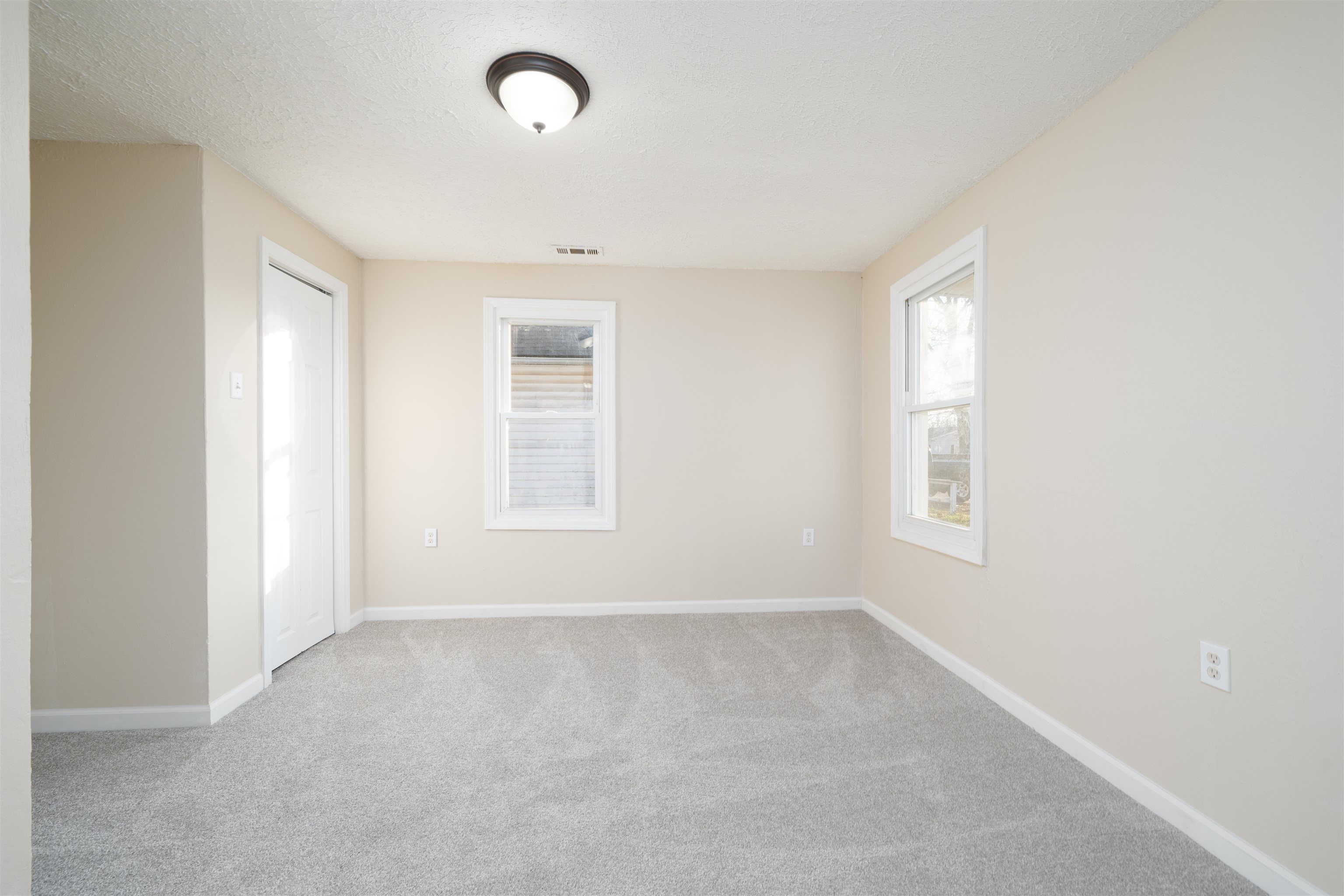 717 Poindexter St, Owensboro, Kentucky 42301, 2 Bedrooms Bedrooms, ,1 BathroomBathrooms,Single Family Residence,For Sale,Poindexter St,94620