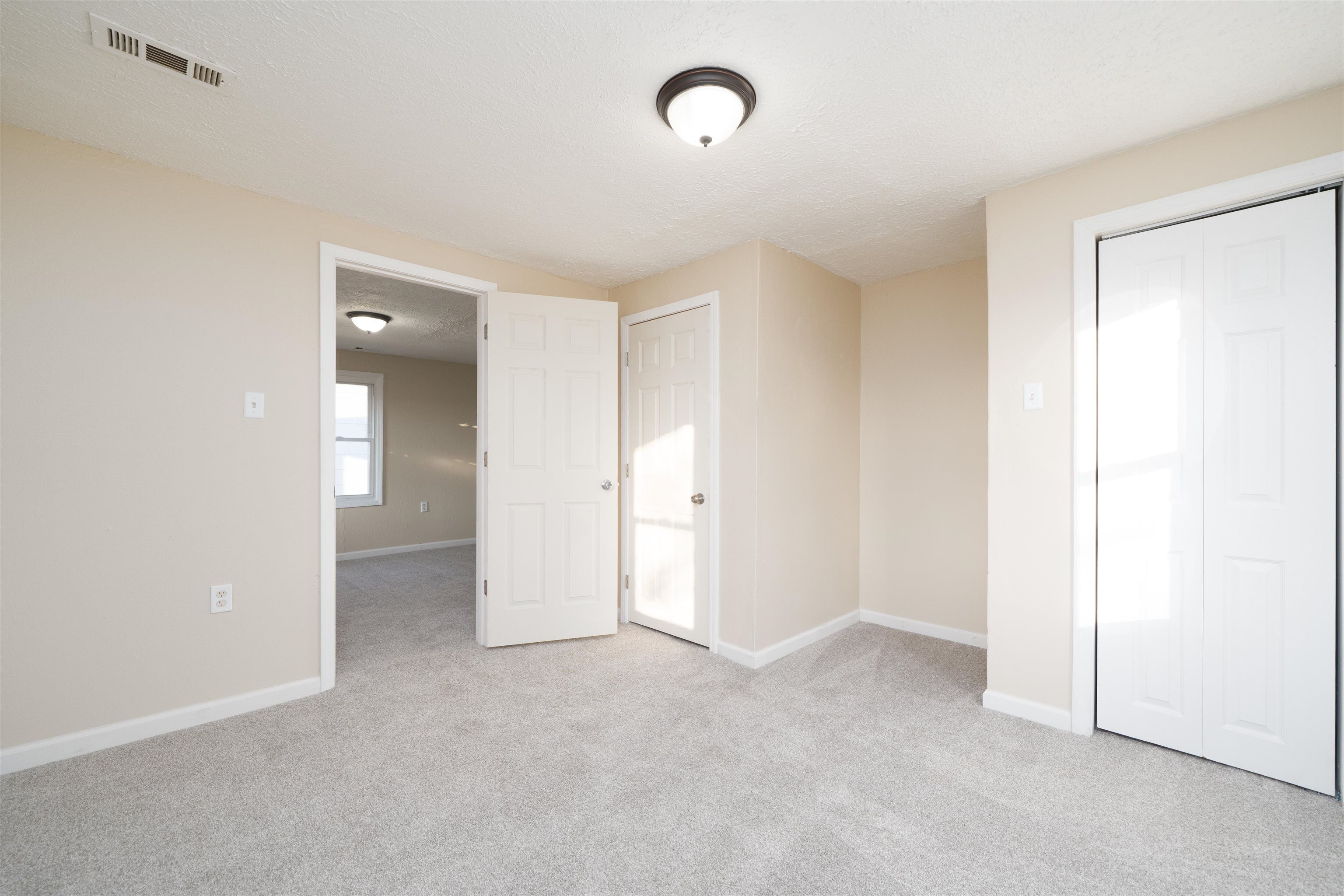 717 Poindexter St, Owensboro, Kentucky 42301, 2 Bedrooms Bedrooms, ,1 BathroomBathrooms,Single Family Residence,For Sale,Poindexter St,94620