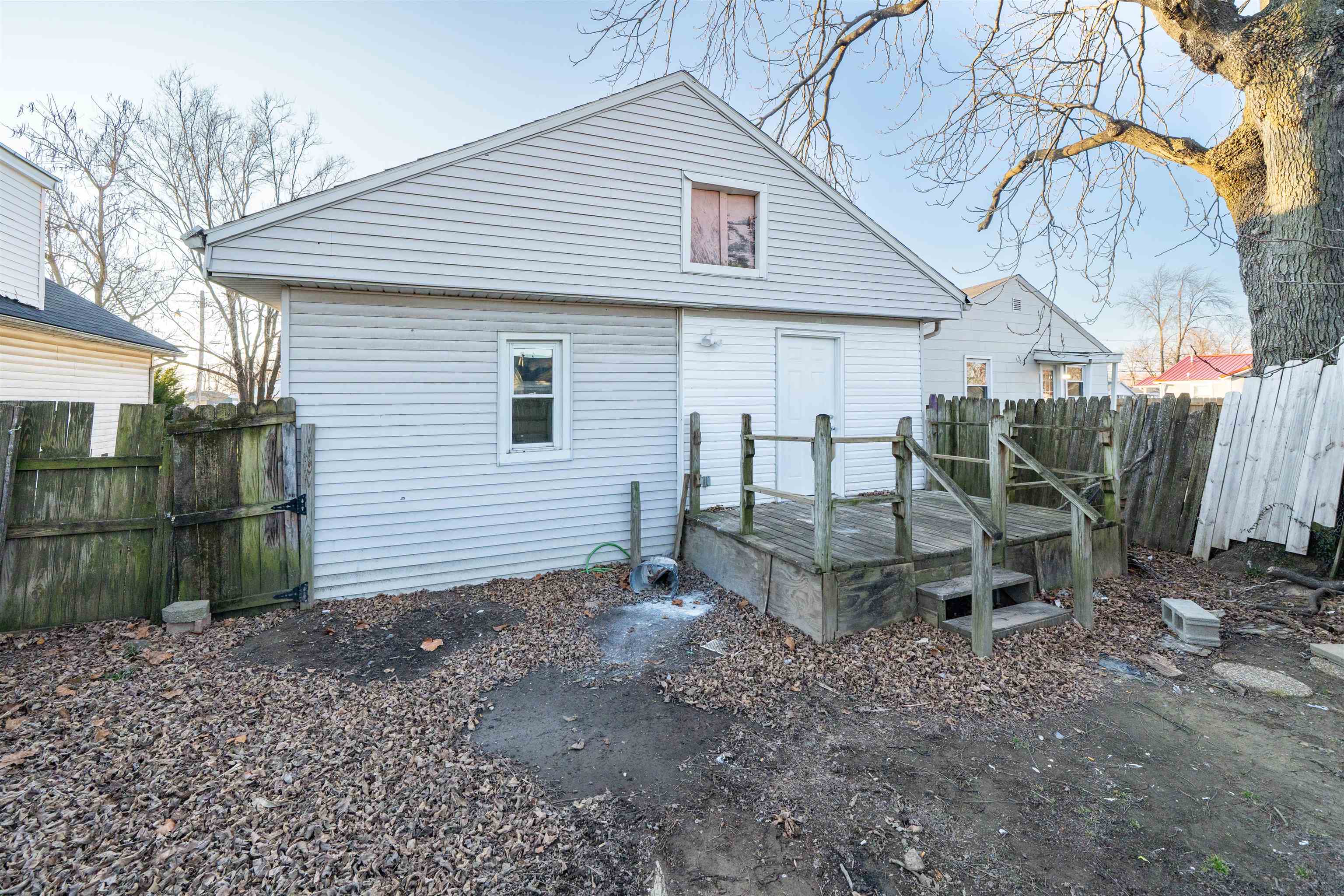 717 Poindexter St, Owensboro, Kentucky 42301, 2 Bedrooms Bedrooms, ,1 BathroomBathrooms,Single Family Residence,For Sale,Poindexter St,94620