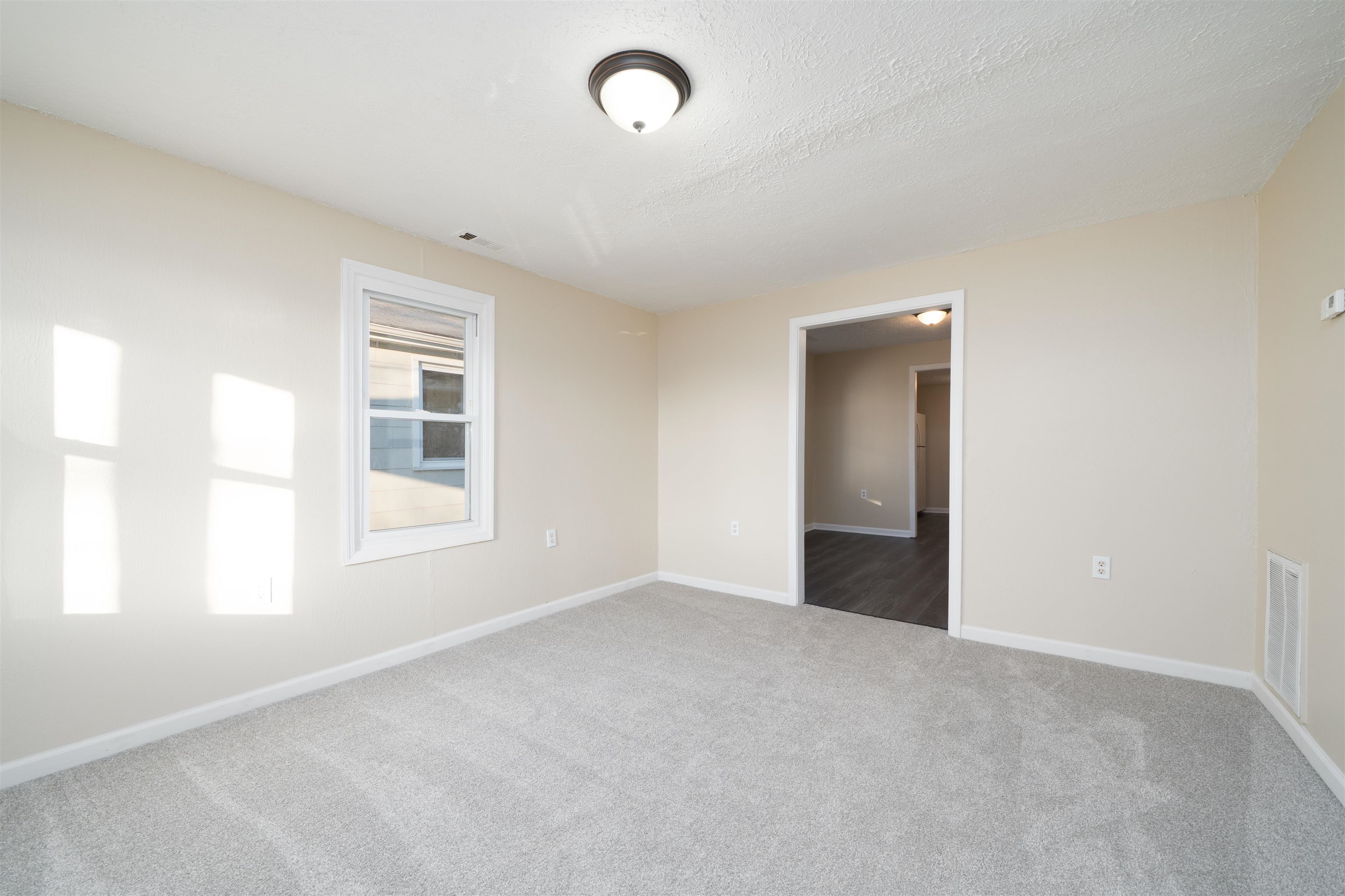 717 Poindexter St, Owensboro, Kentucky 42301, 2 Bedrooms Bedrooms, ,1 BathroomBathrooms,Single Family Residence,For Sale,Poindexter St,94620