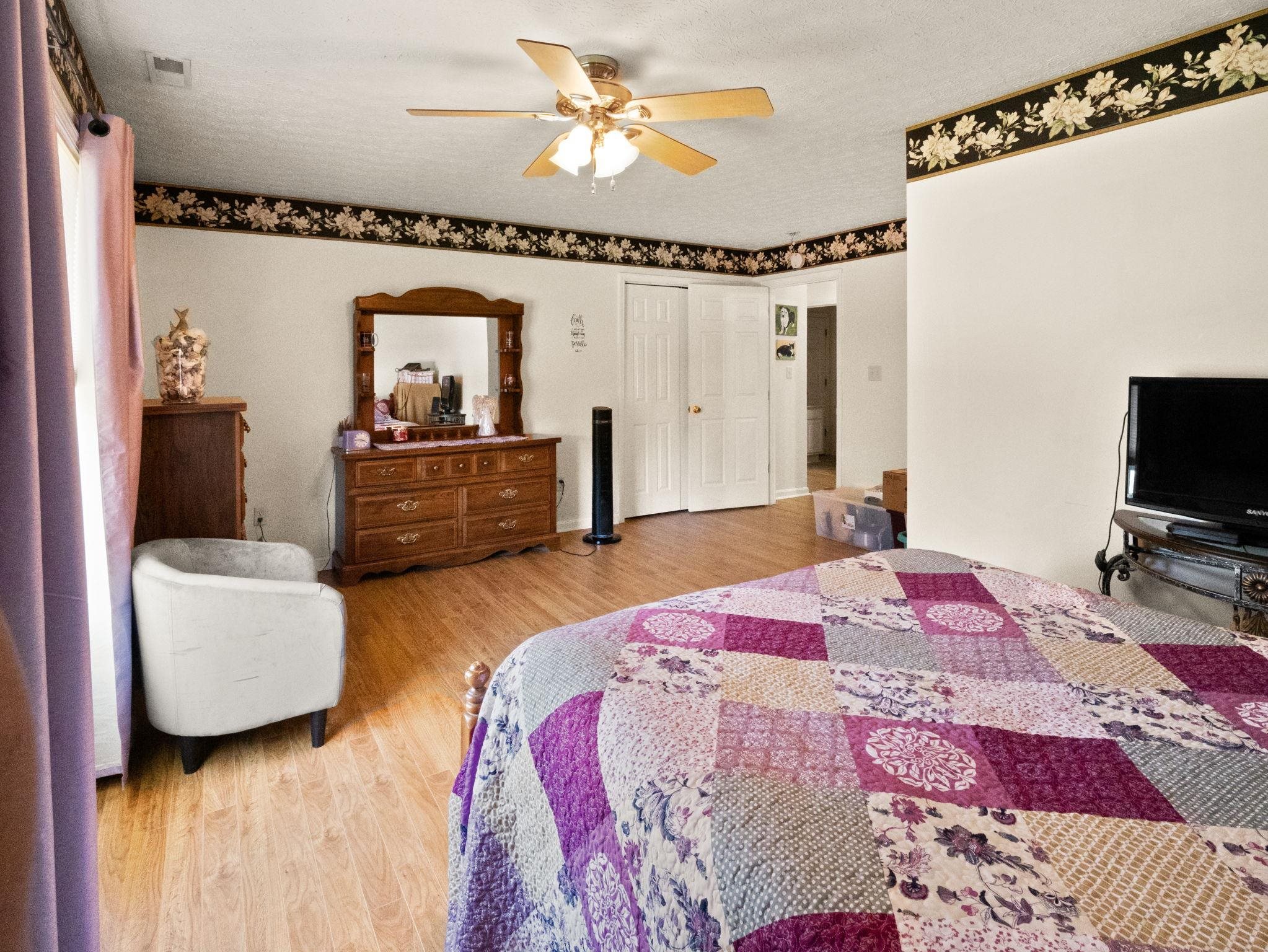 1910 15th Street, Owensboro, Kentucky 42303, 3 Bedrooms Bedrooms, ,2 BathroomsBathrooms,Single Family Residence,For Sale,15th Street,94622
