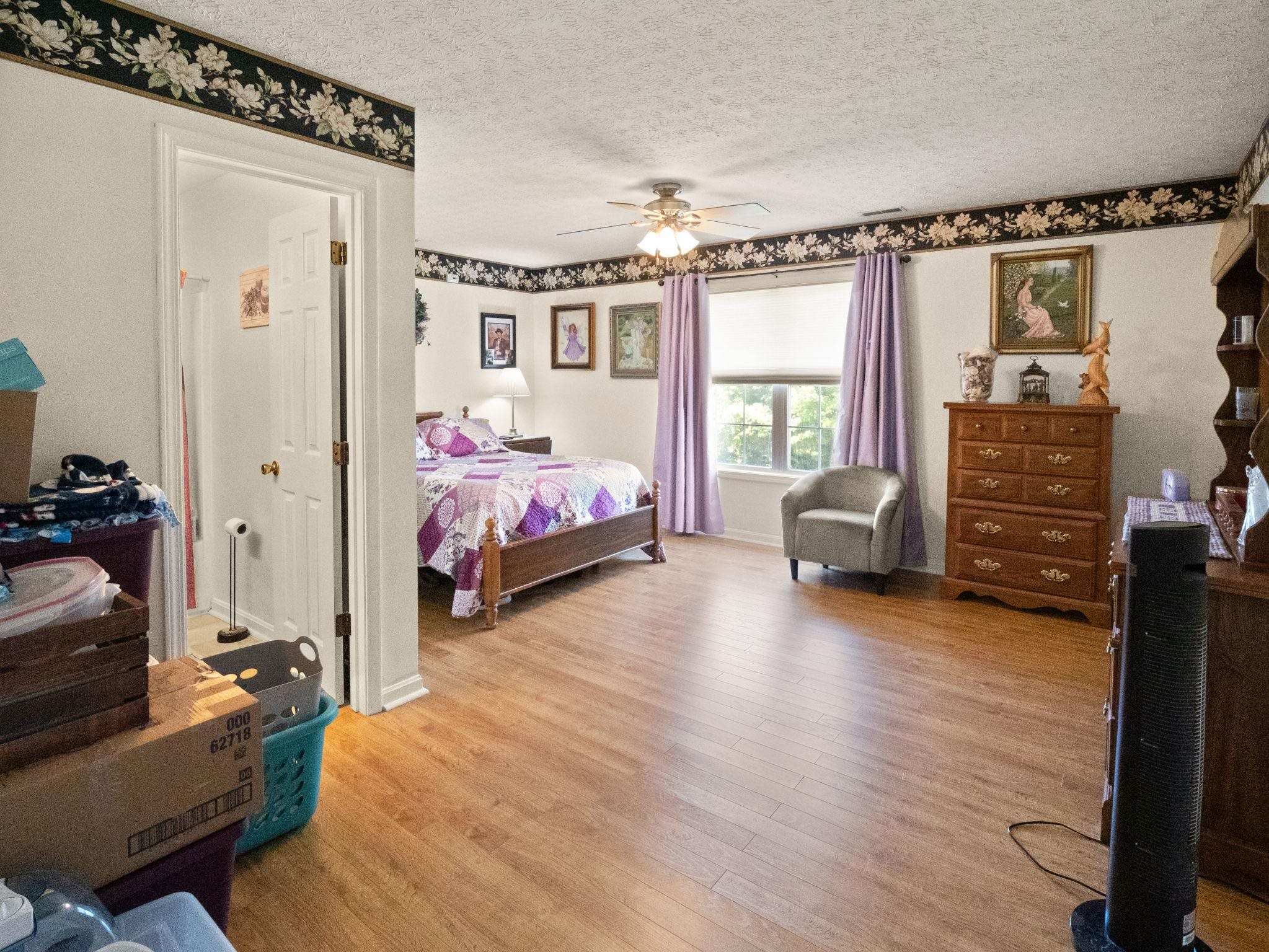 1910 15th Street, Owensboro, Kentucky 42303, 3 Bedrooms Bedrooms, ,2 BathroomsBathrooms,Single Family Residence,For Sale,15th Street,94622