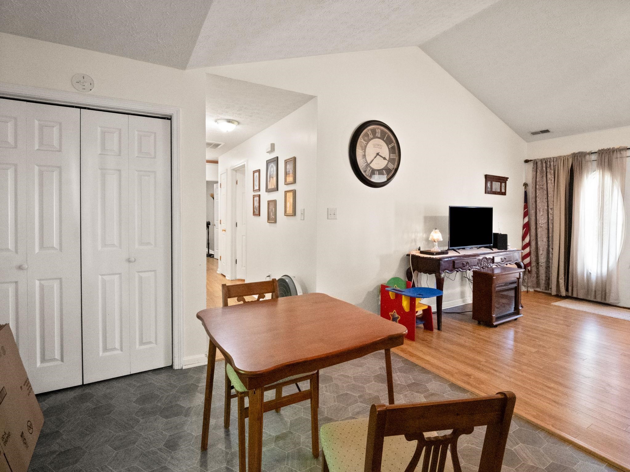 1910 15th Street, Owensboro, Kentucky 42303, 3 Bedrooms Bedrooms, ,2 BathroomsBathrooms,Single Family Residence,For Sale,15th Street,94622