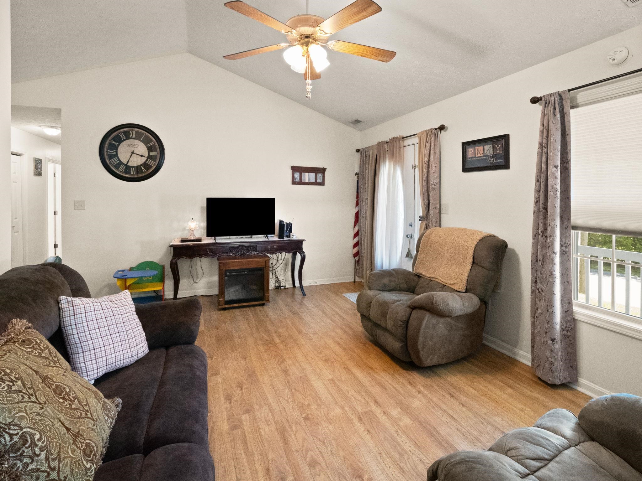 1910 15th Street, Owensboro, Kentucky 42303, 3 Bedrooms Bedrooms, ,2 BathroomsBathrooms,Single Family Residence,For Sale,15th Street,94622