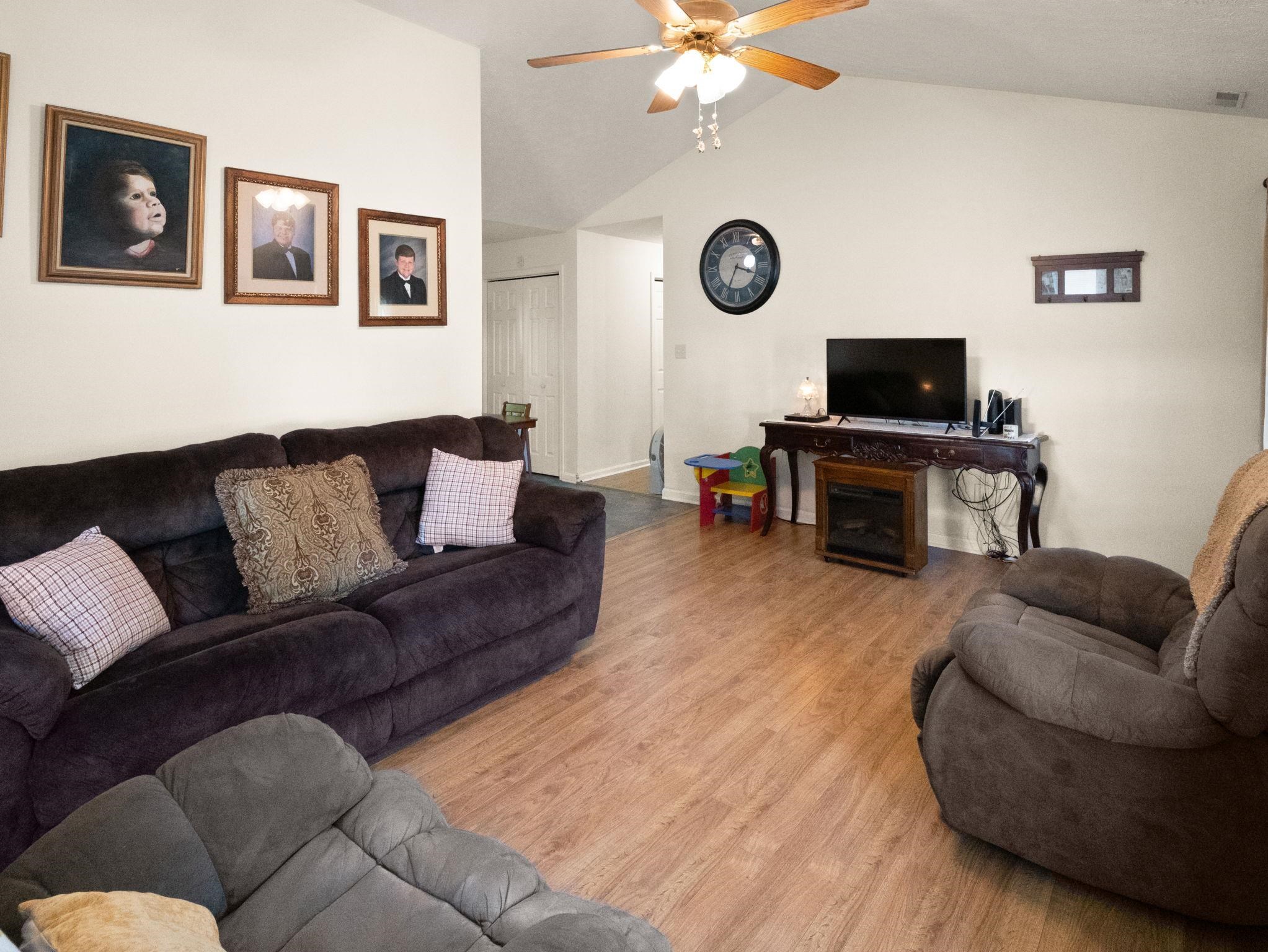 1910 15th Street, Owensboro, Kentucky 42303, 3 Bedrooms Bedrooms, ,2 BathroomsBathrooms,Single Family Residence,For Sale,15th Street,94622