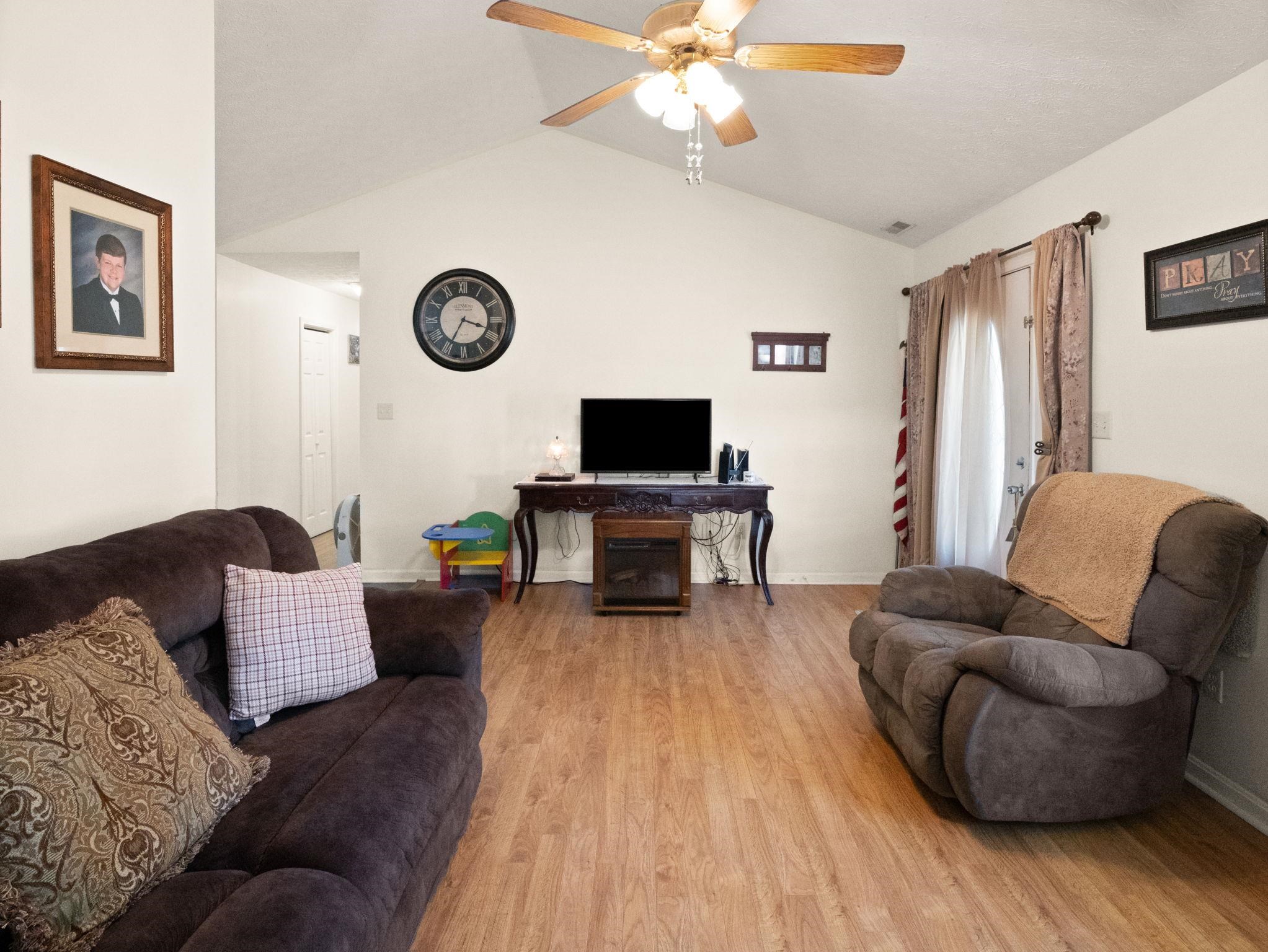 1910 15th Street, Owensboro, Kentucky 42303, 3 Bedrooms Bedrooms, ,2 BathroomsBathrooms,Single Family Residence,For Sale,15th Street,94622